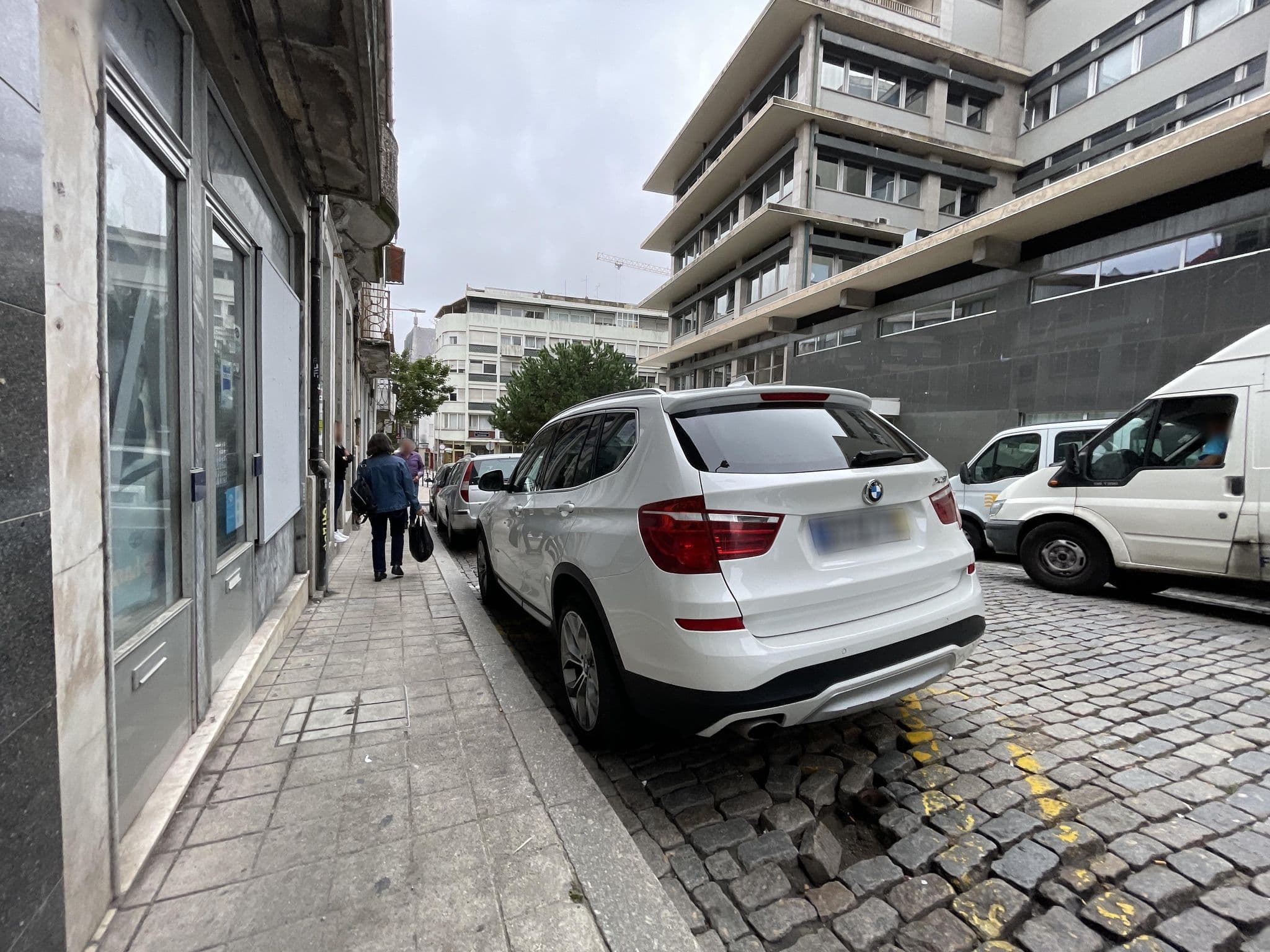 Street view near In Porto Gallery, Porto