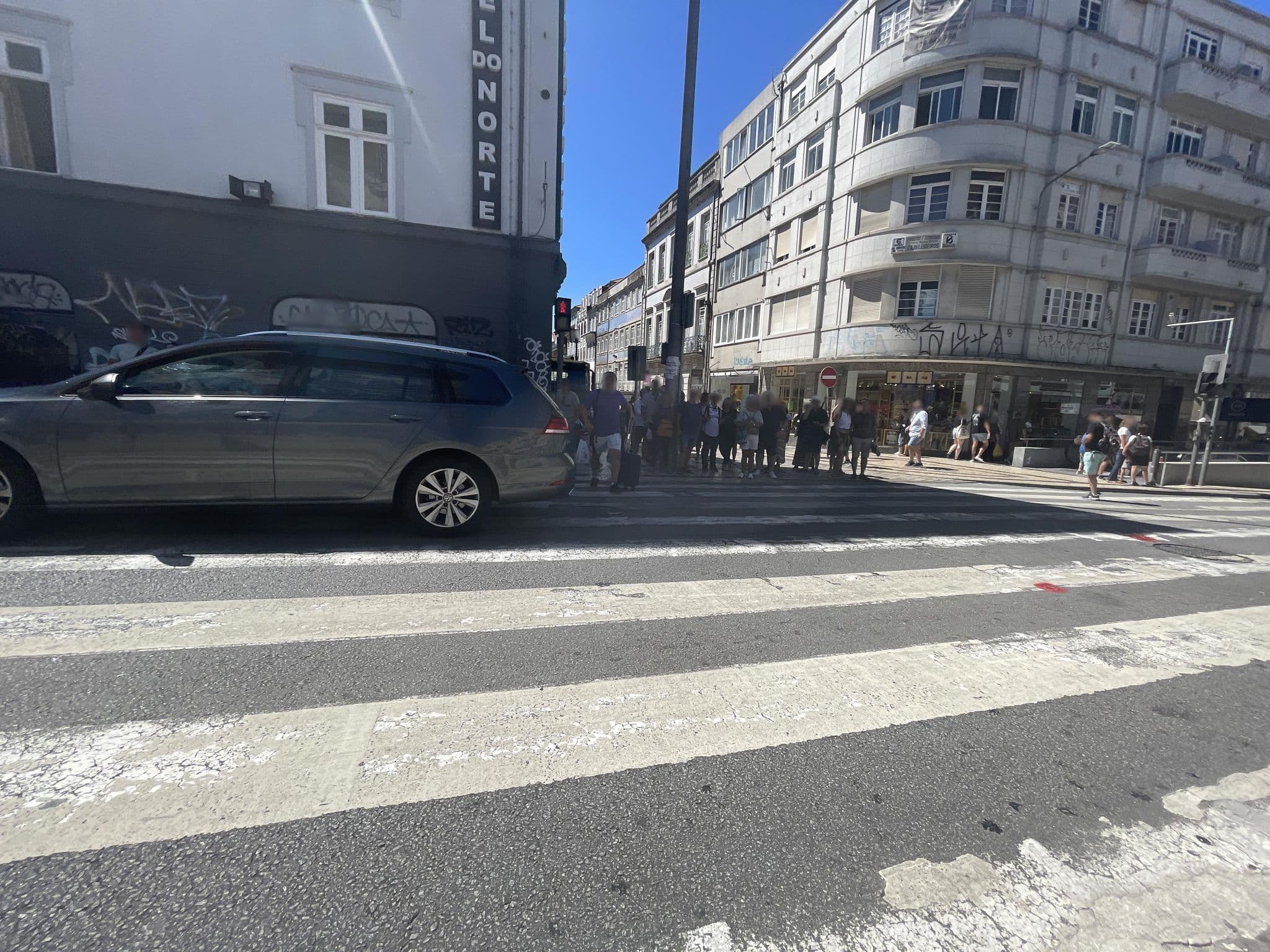 Street view near Hotel do Norte, Porto