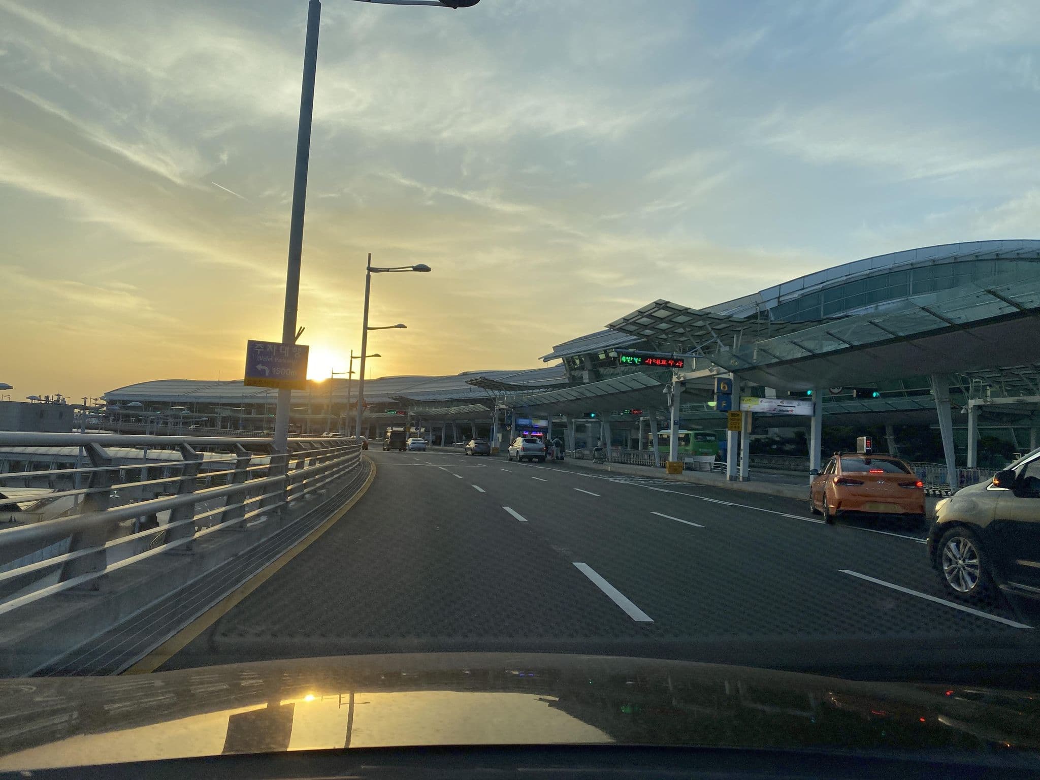 Street view near Sun Sity, Incheon — © eneerhut (CC BY-SA · Mapillary)