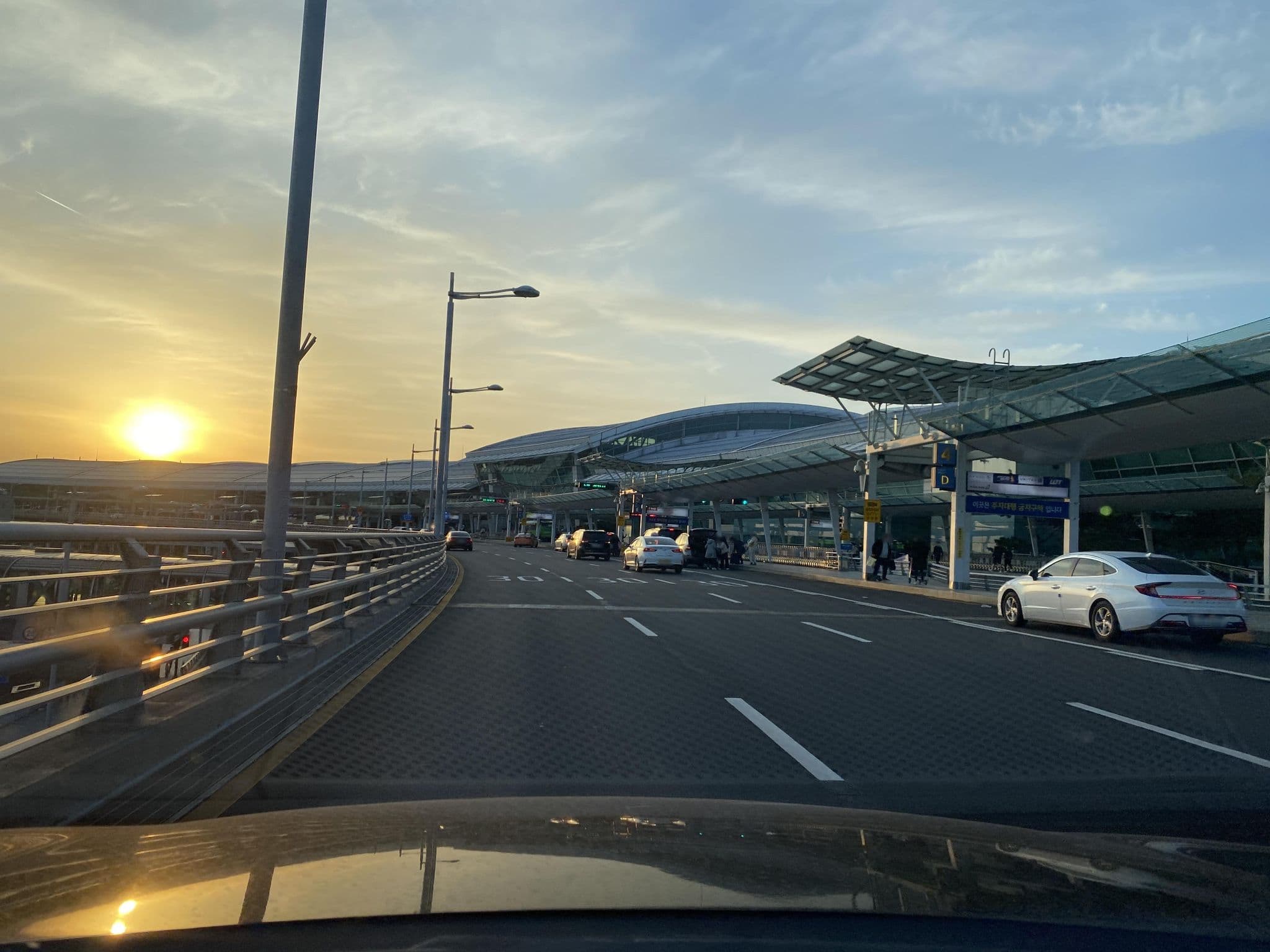 Street view near Pj Hotel, Incheon — © eneerhut (CC BY-SA · Mapillary)