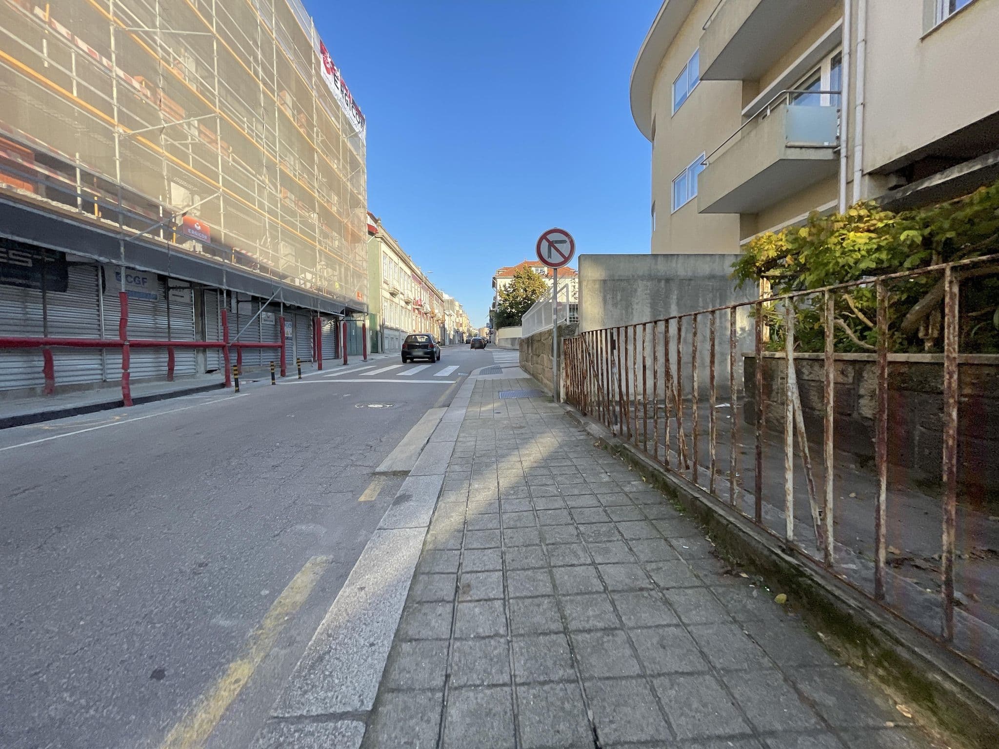 Street view near Blissful Suites Porto, Ameal — © egorka (CC BY-SA · Mapillary)