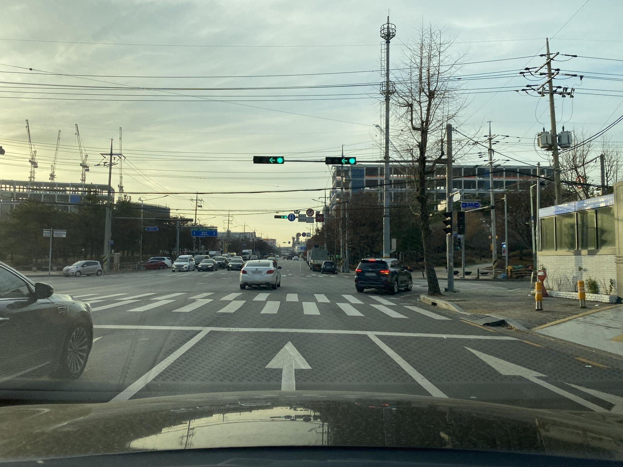 Street view near 뱅크모텔, Incheon — © eneerhut (CC BY-SA · Mapillary)