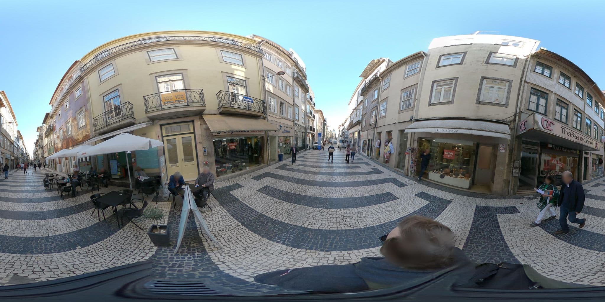 Street view near Jardim das Oliveira, Porto