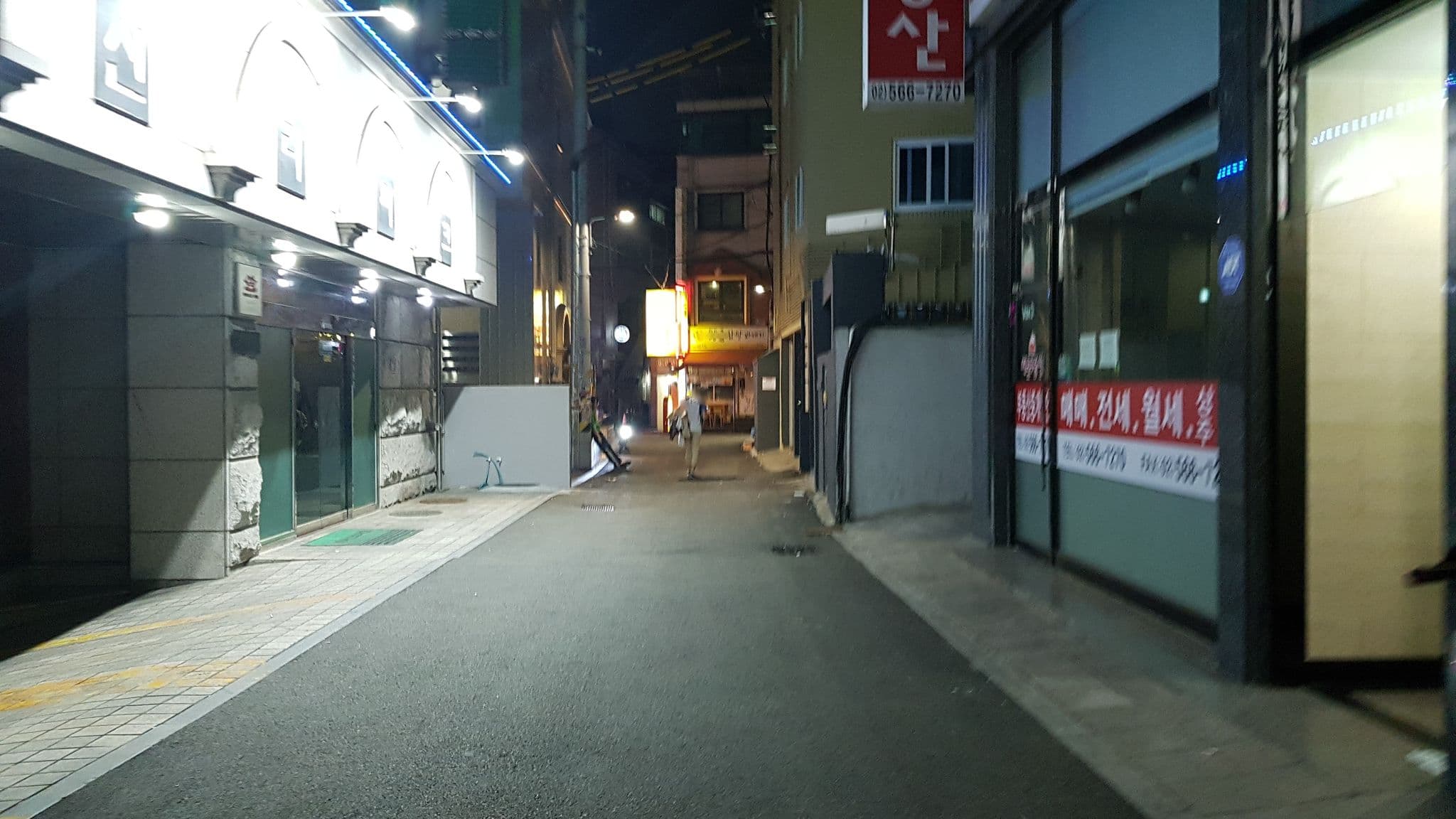 Street view near 그린파크 모텔, Siheungdong — © z3ttacht (CC BY-SA · Mapillary)