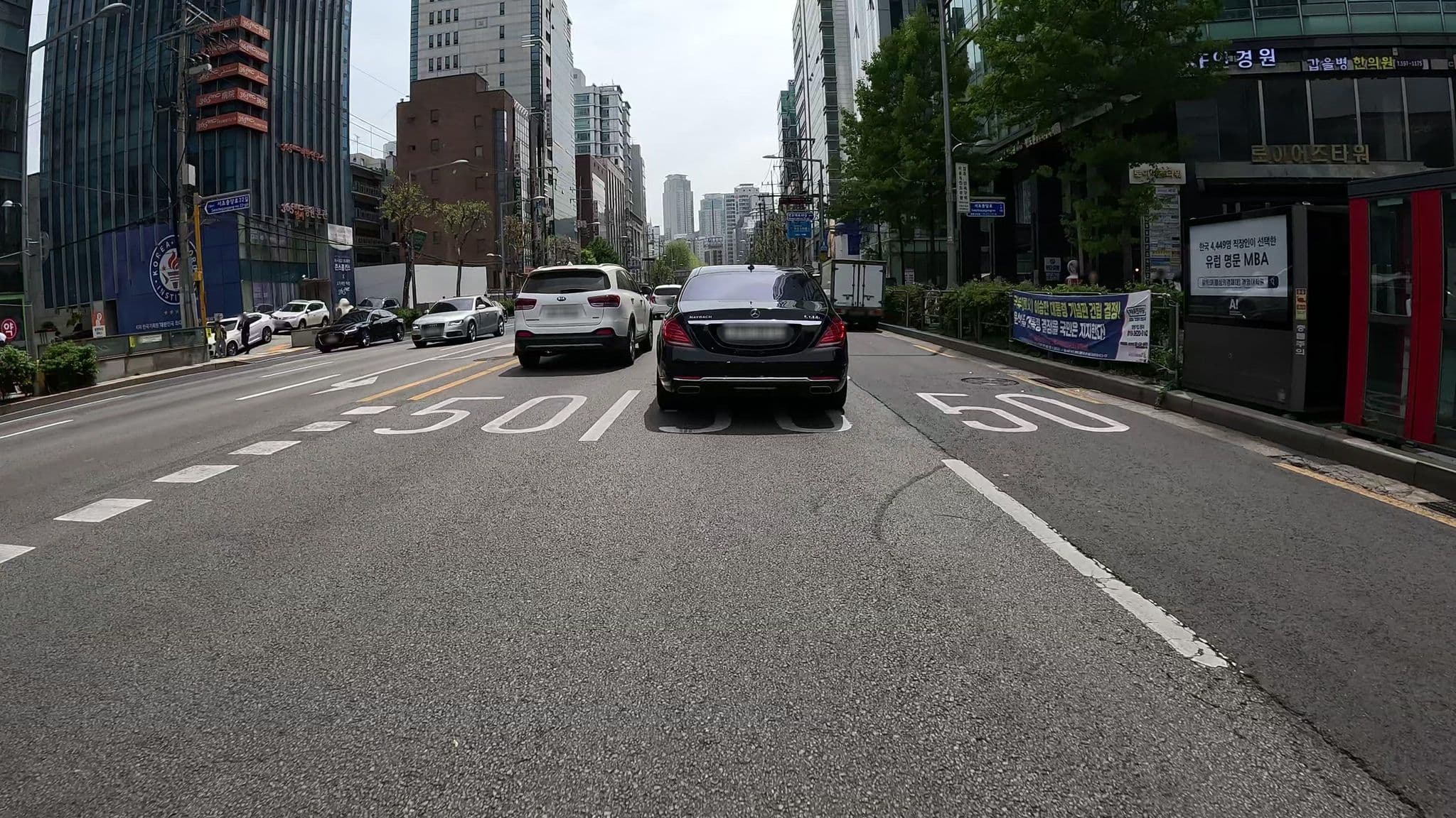 Street view near 리즈모텔 교대역, Yongsan-dong — © eneerhut (CC BY-SA · Mapillary)