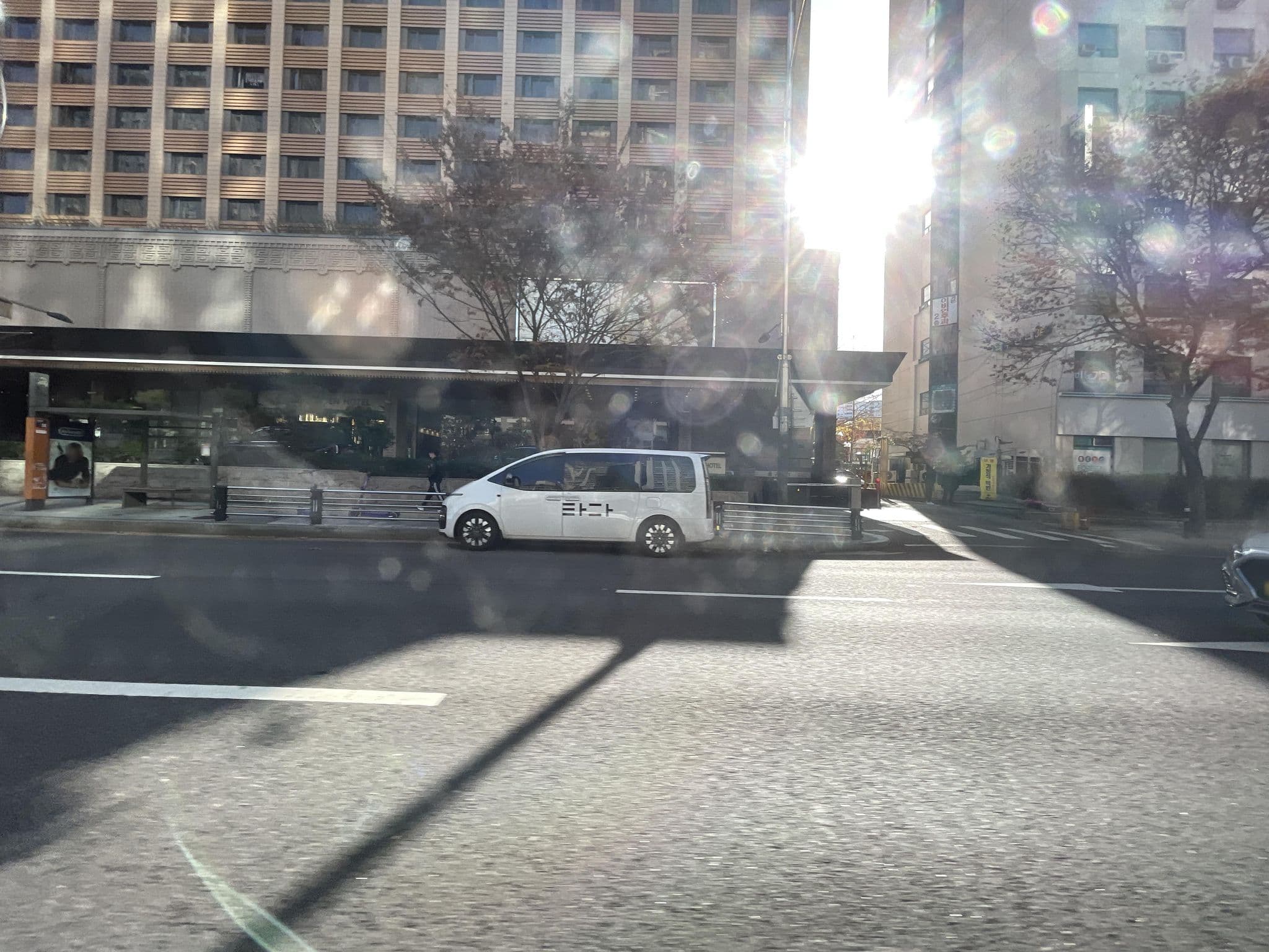 Street view near Room 882, Yongsan-dong — © filipb (CC BY-SA · Mapillary)