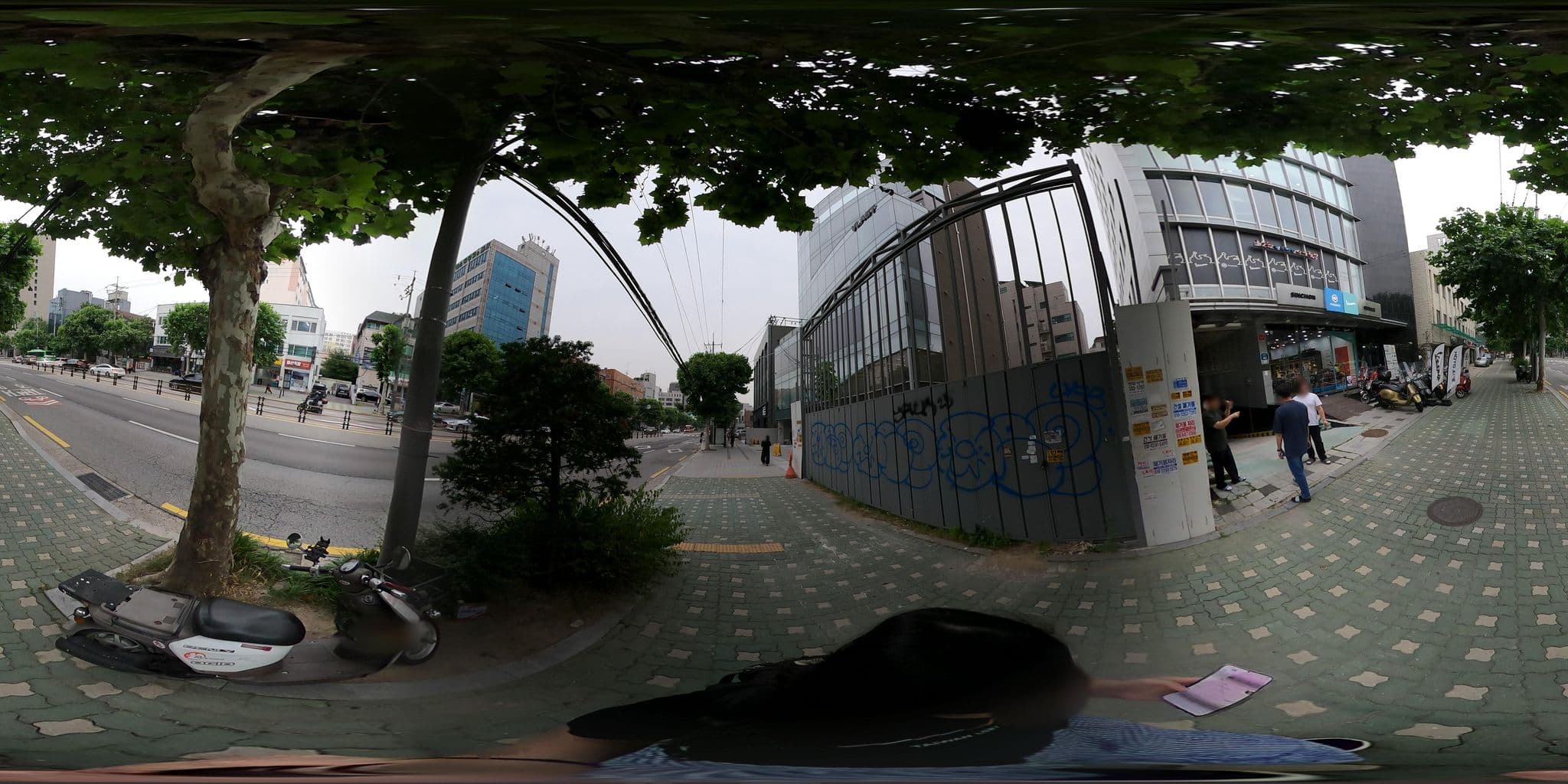 Street view near Cozzzy Guesthouse, Seoul — © lisbethw1130 (CC BY-SA · Mapillary)
