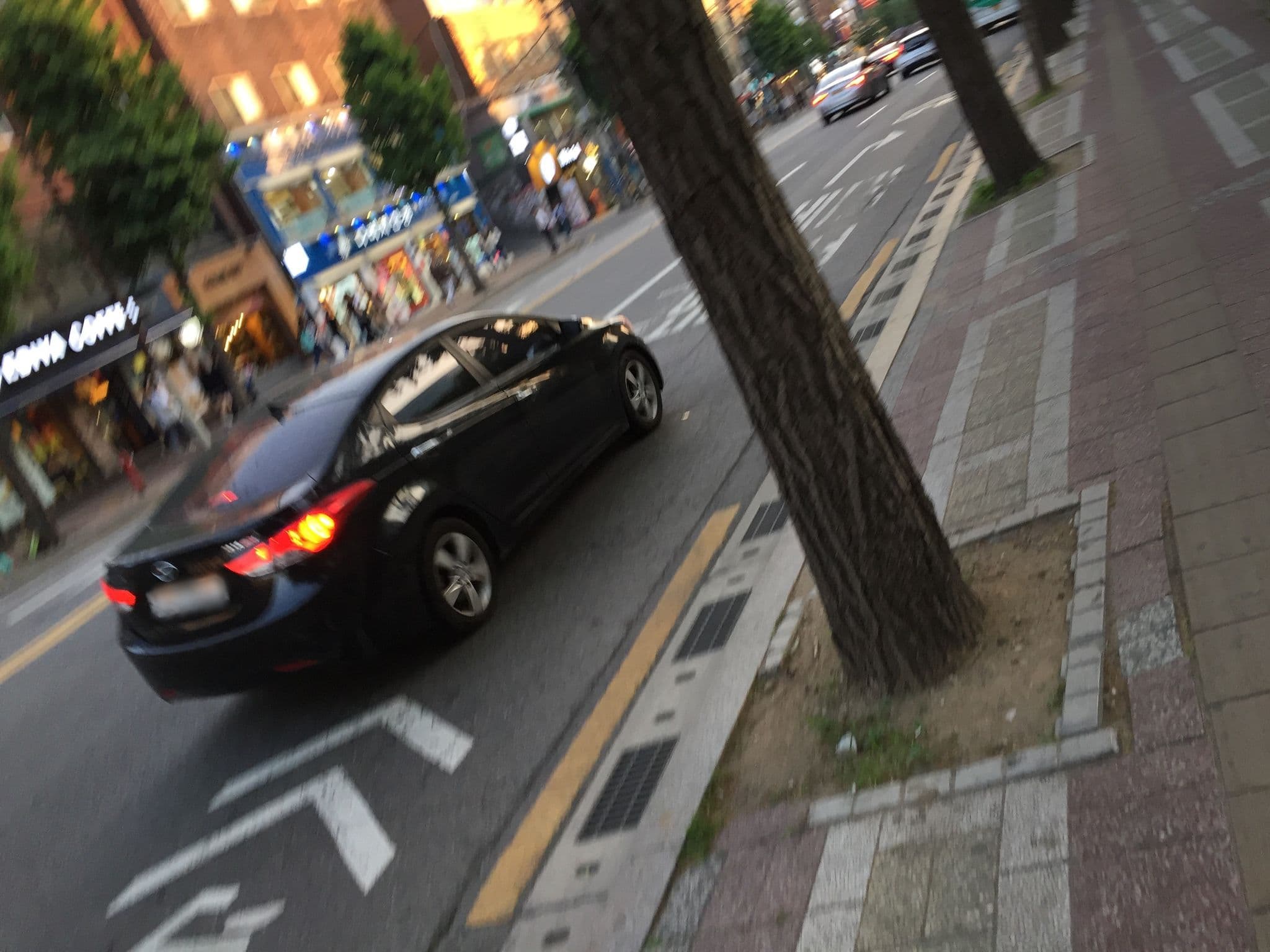 Street view near 월드컵하숙, Seoul — © alvinsj (CC BY-SA · Mapillary)