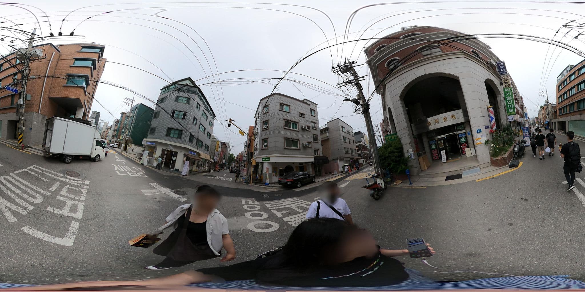 Street view near Harrytage, Seoul — © lisbethw1130 (CC BY-SA · Mapillary)