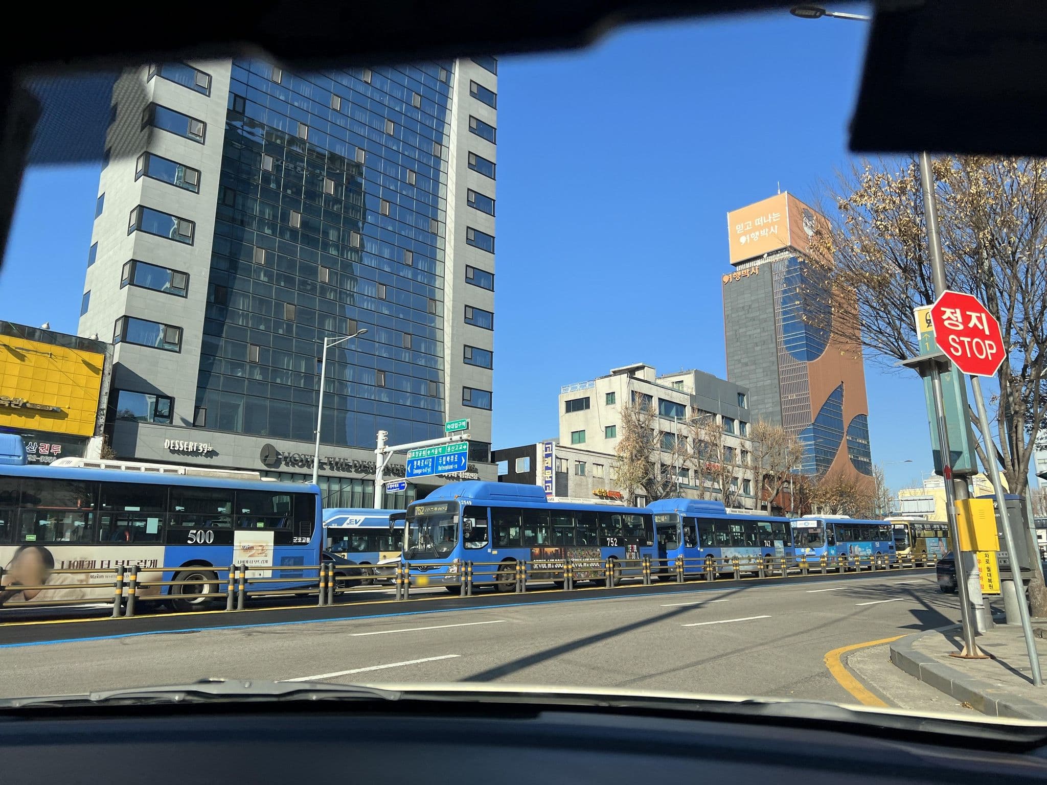 Street view near Hotel the Designers, Yongsan-dong — © shogohirasawa (CC BY-SA · Mapillary)
