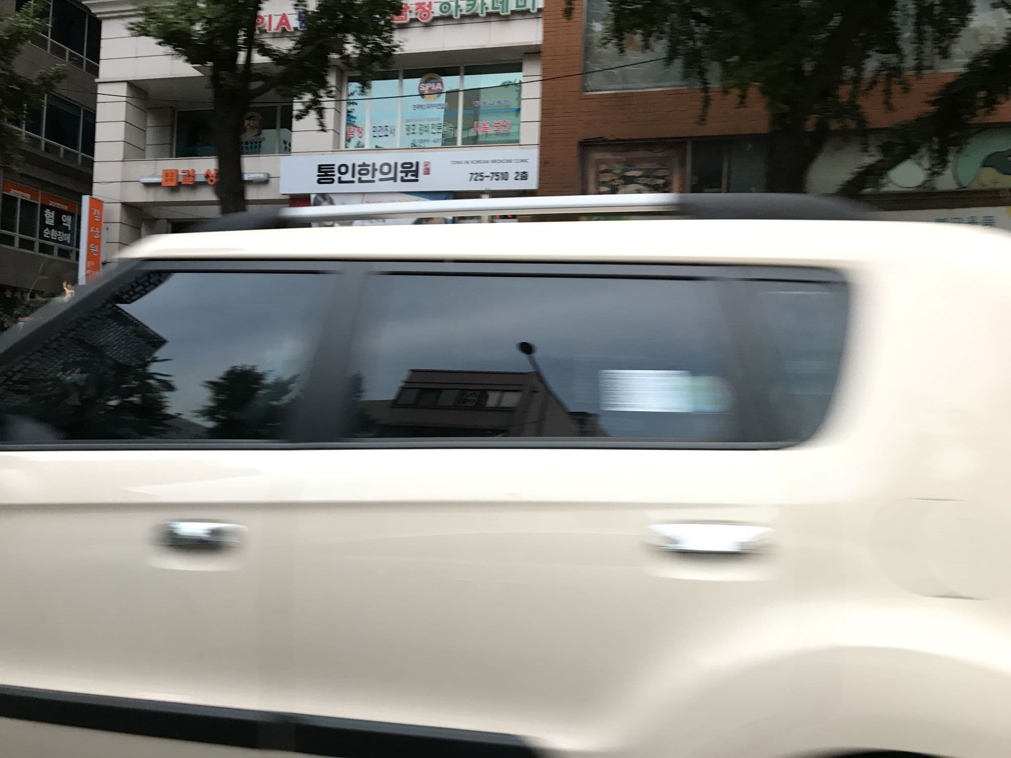 Street view near Aventree Hotel Jongno, Seoul — © kilburn (CC BY-SA · Mapillary)
