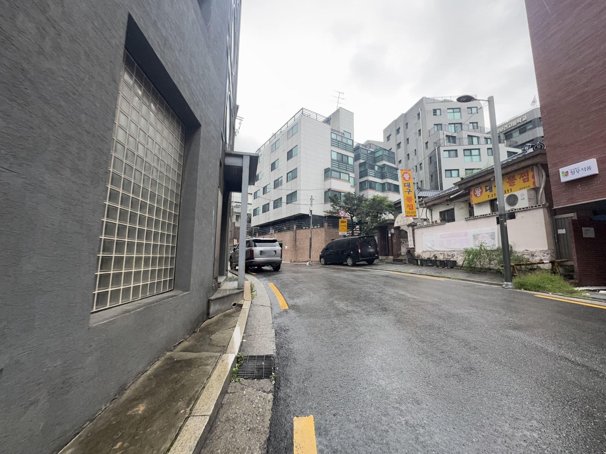 Street view near 광덕장 여관, Seoul — © filipb (CC BY-SA · Mapillary)