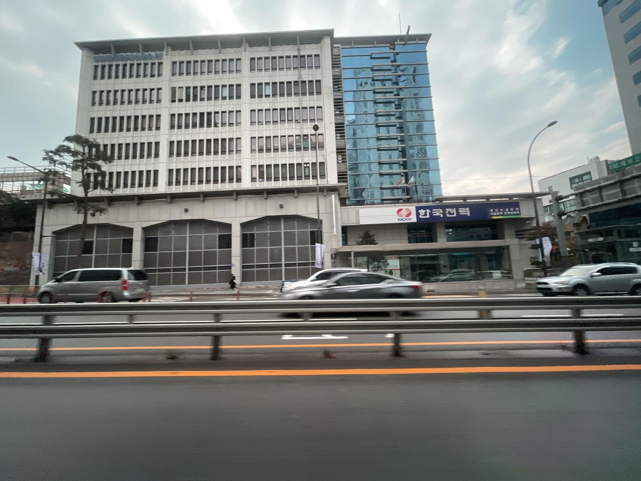 Street view near 호텔 스카이파크 명동 III, Seoul — © filipb (CC BY-SA · Mapillary)