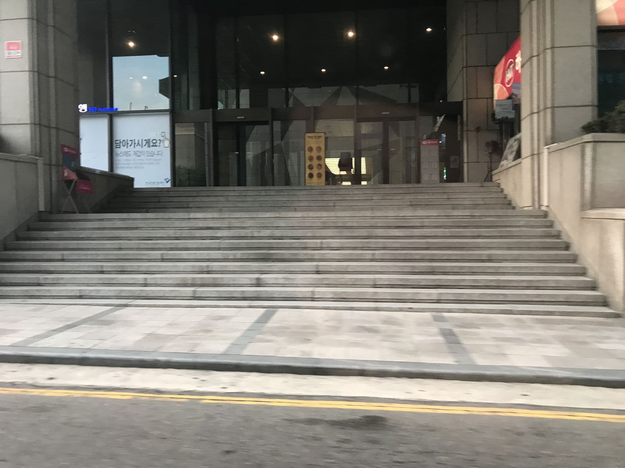 Street view near Sunshine Hotel Korea, Seoul — © kilburn (CC BY-SA · Mapillary)