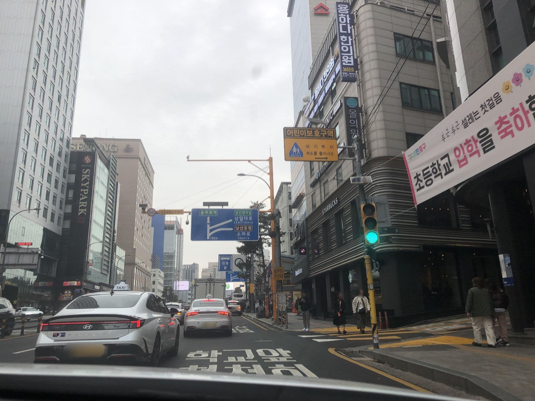 Street view near 서울프린스호텔, Seoul — © hcyen (CC BY-SA · Mapillary)