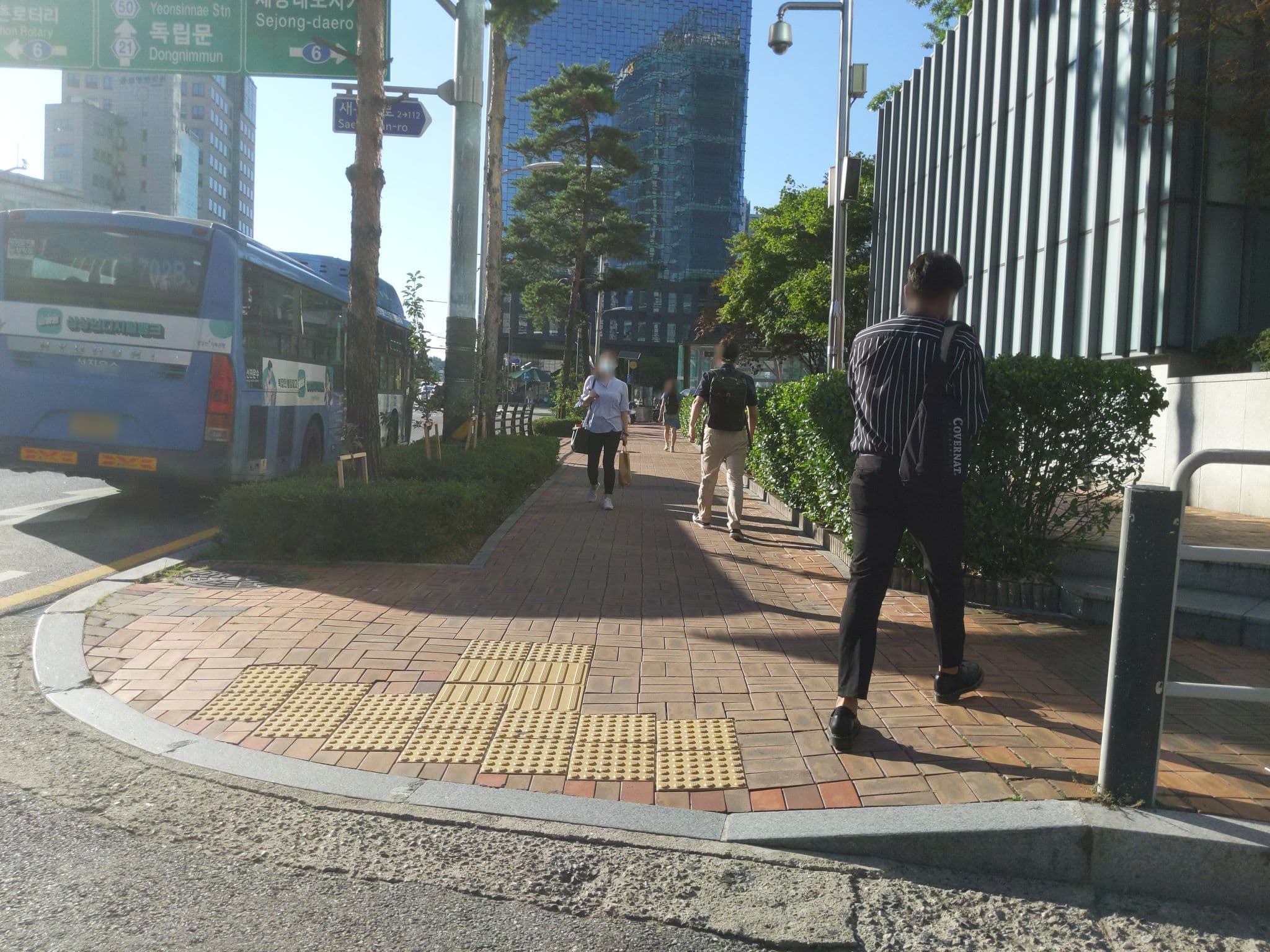 Street view near VABIEN II, Seoul — © velaia (CC BY-SA · Mapillary)