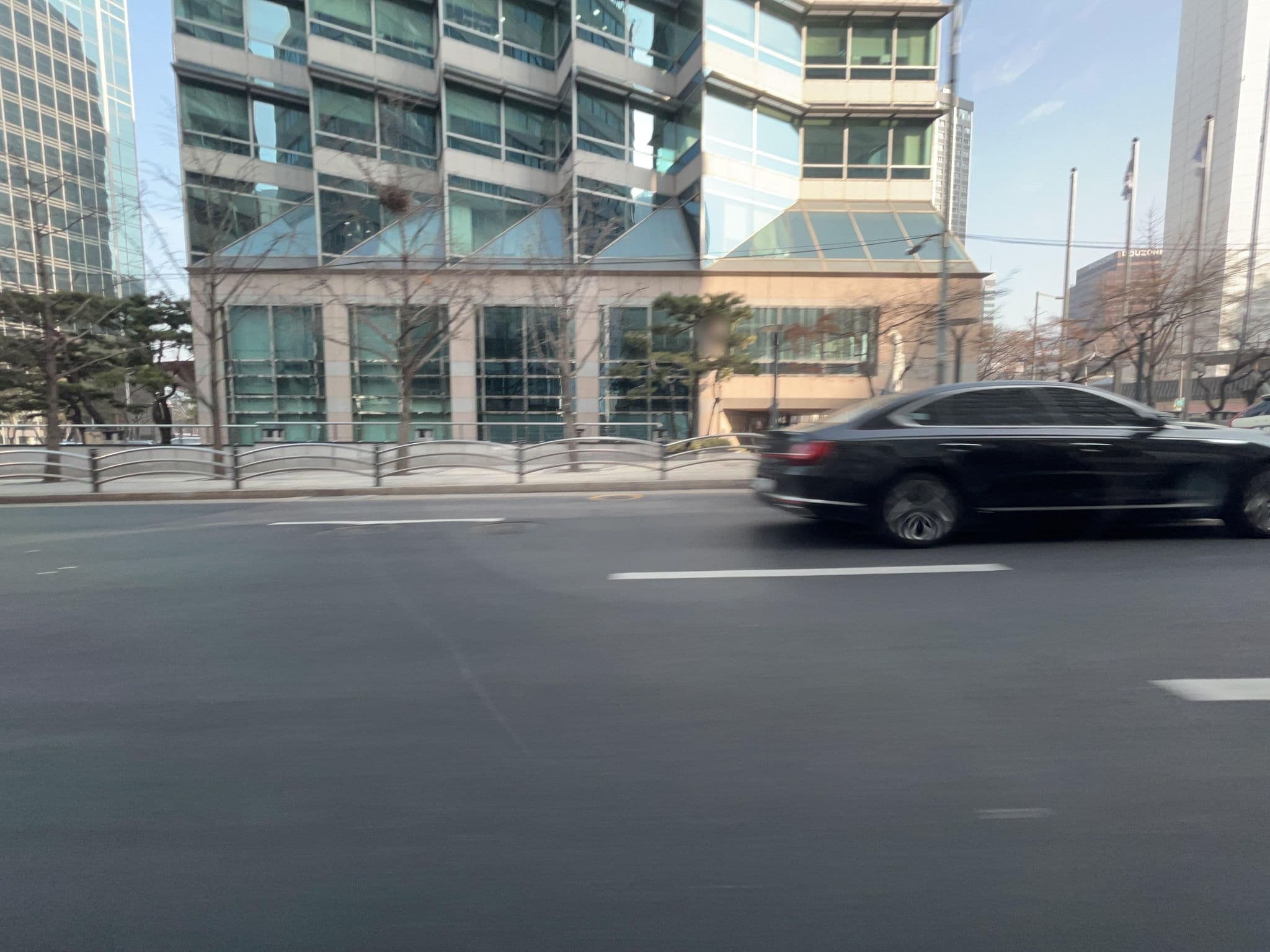Street view near WTTC The Aisa Summit, Seoul — © zuraimi (CC BY-SA · Mapillary)