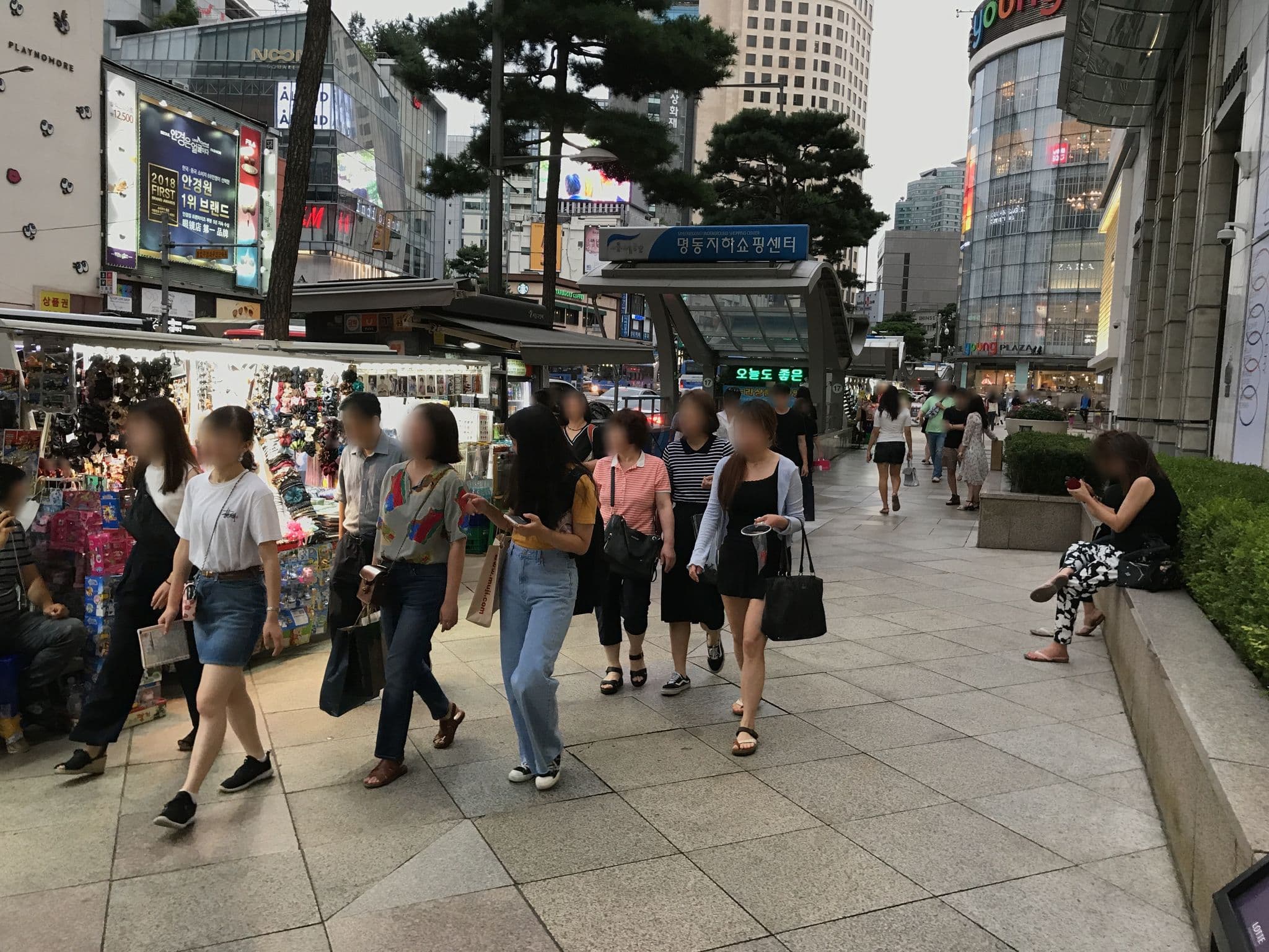 Street view near 롯데호텔 코너스위트, Seoul — © kilburn (CC BY-SA · Mapillary)