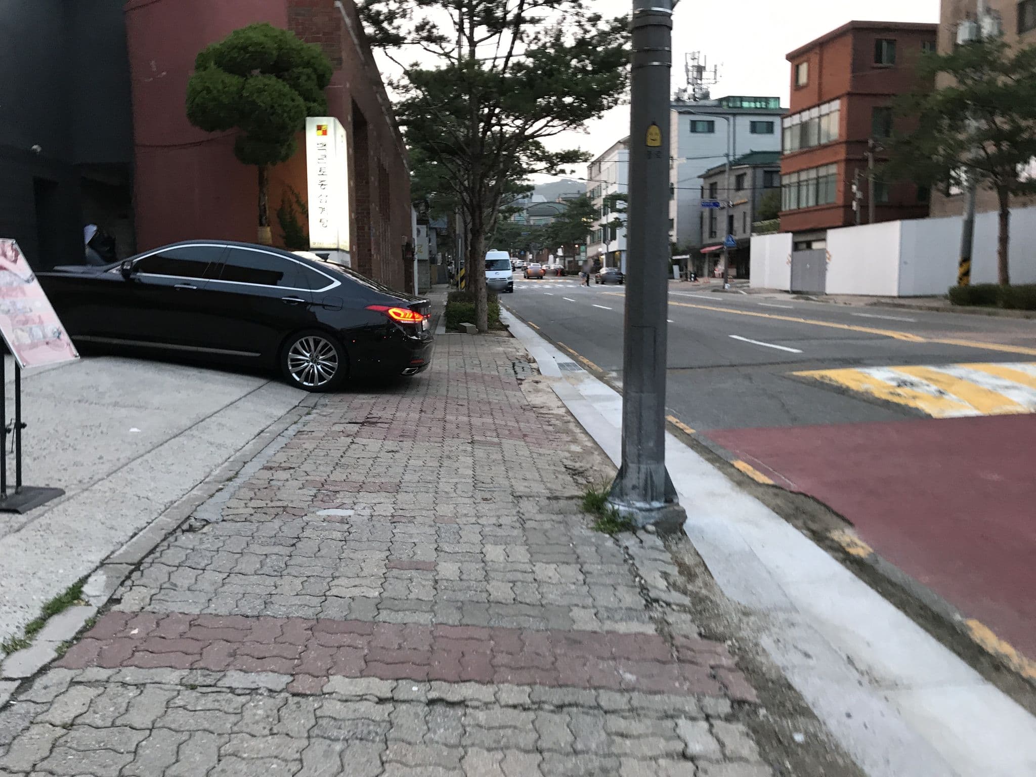 Street view near Guesthouse 201, Seoul — © kilburn (CC BY-SA · Mapillary)