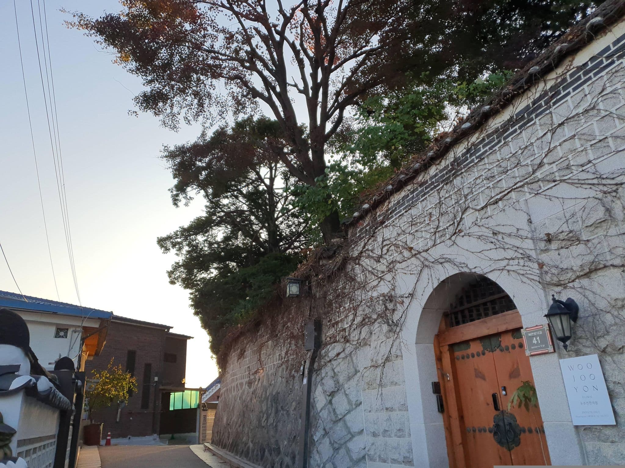 Street view near 디귿집, Seoul — © JUweL_NB (CC BY-SA · Mapillary)