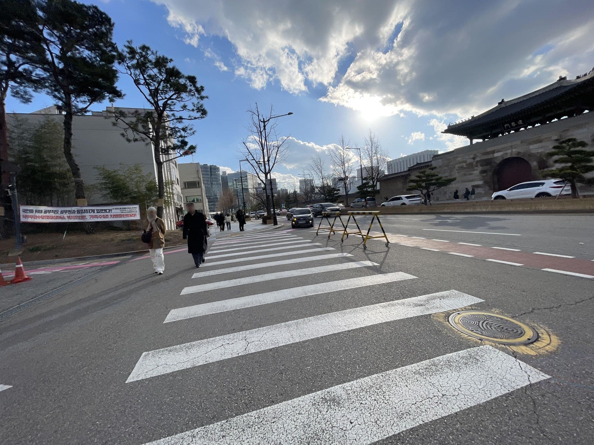 Street view near Ohbok Guesthouse, Seoul — © alt9800 (CC BY-SA · Mapillary)
