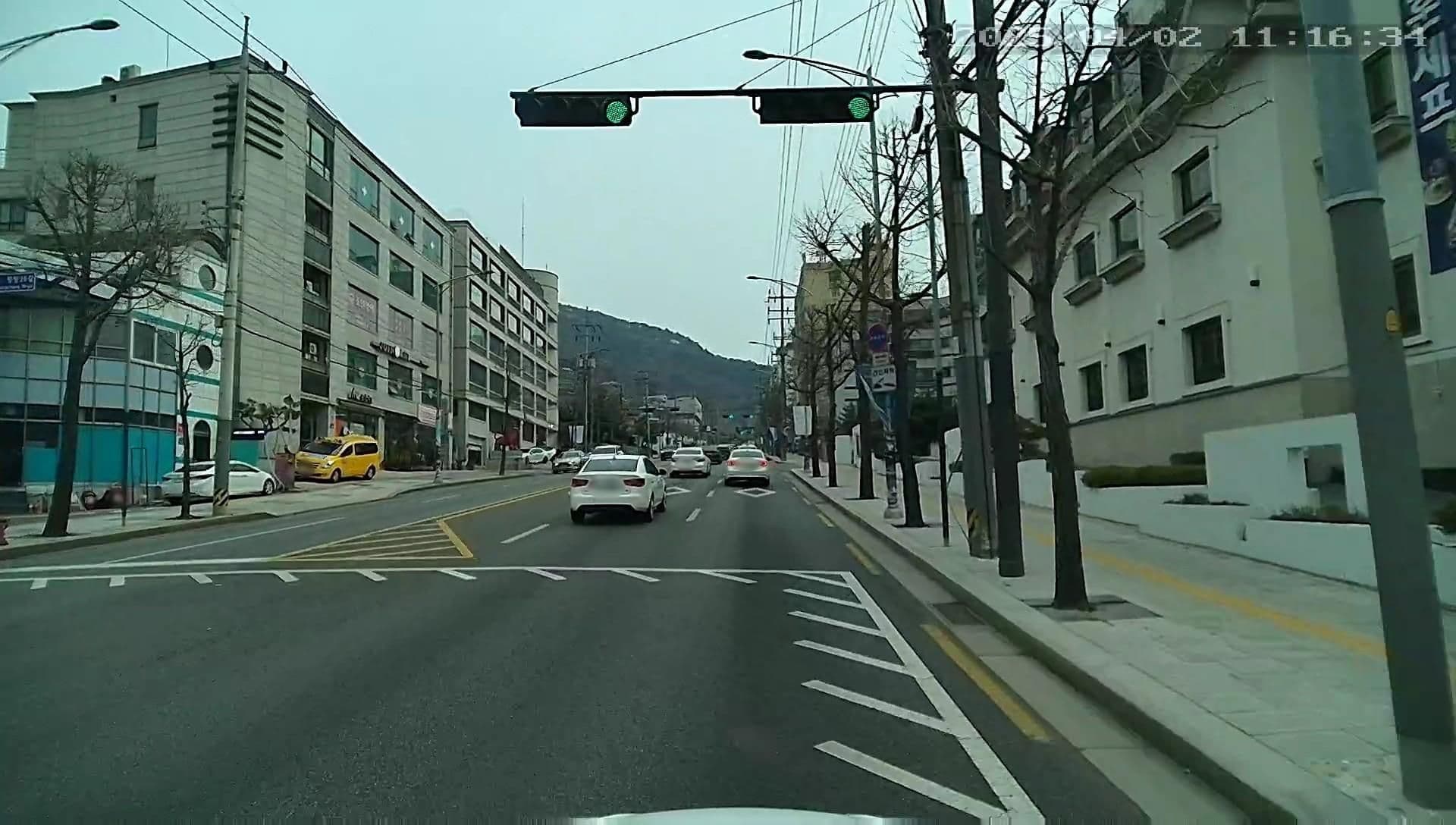 Street view near Donghwa Kims Tourist Hotel, Seoul — © motov (CC BY-SA · Mapillary)