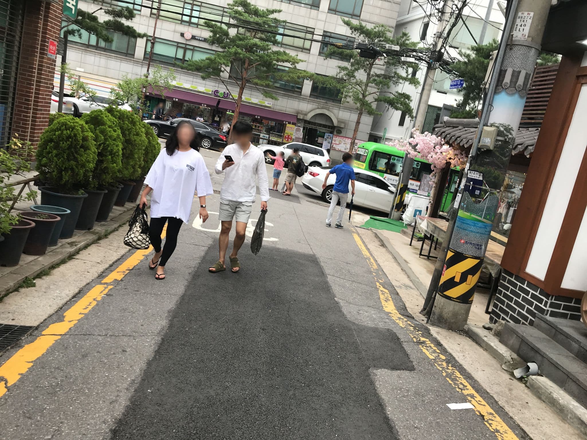 Street view near 보눔 1957 한옥 앤 부티크, Seoul — © kilburn (CC BY-SA · Mapillary)