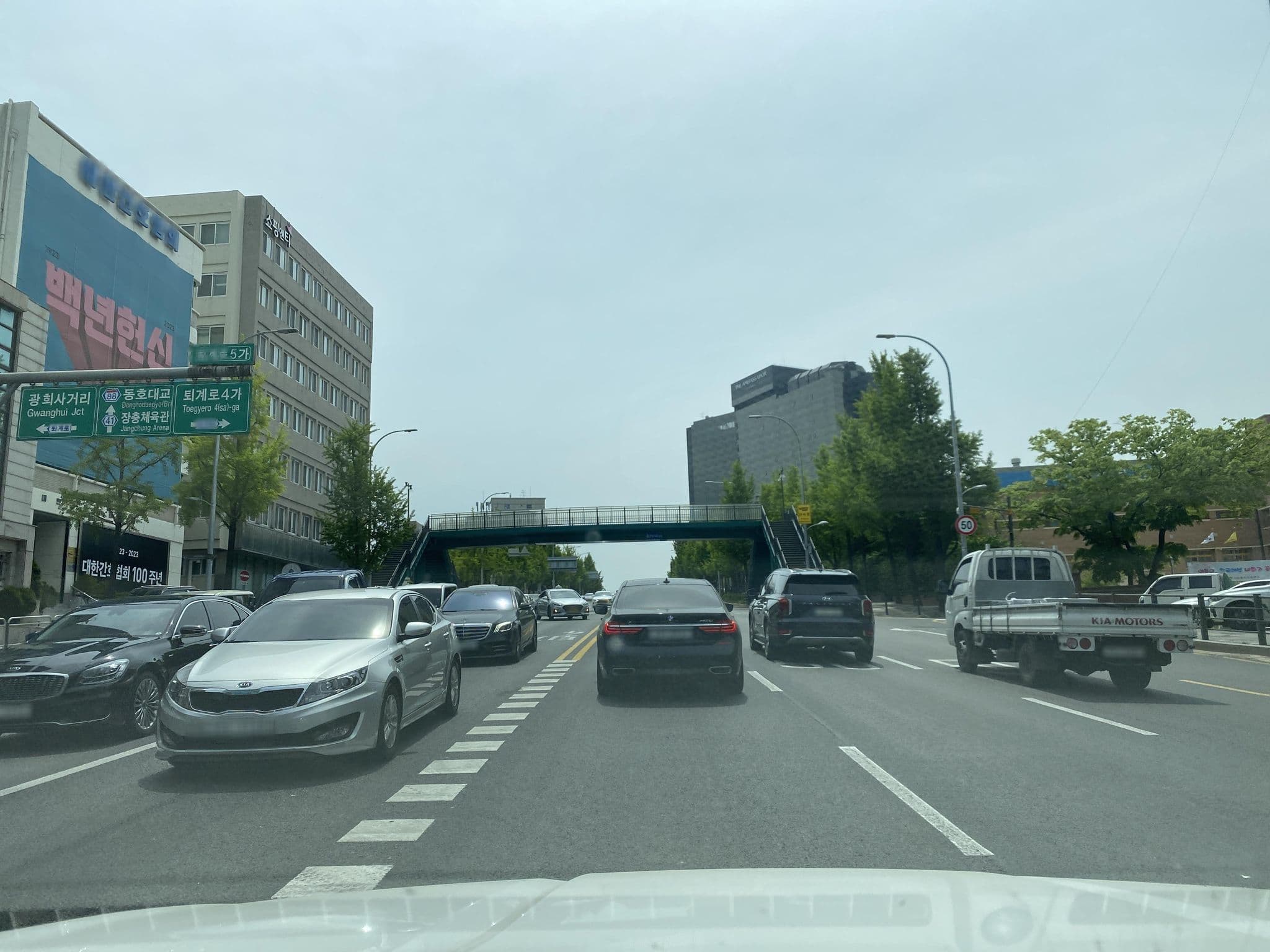 Street view near 그랜드앰배서더 서울, Seoul — © eneerhut (CC BY-SA · Mapillary)