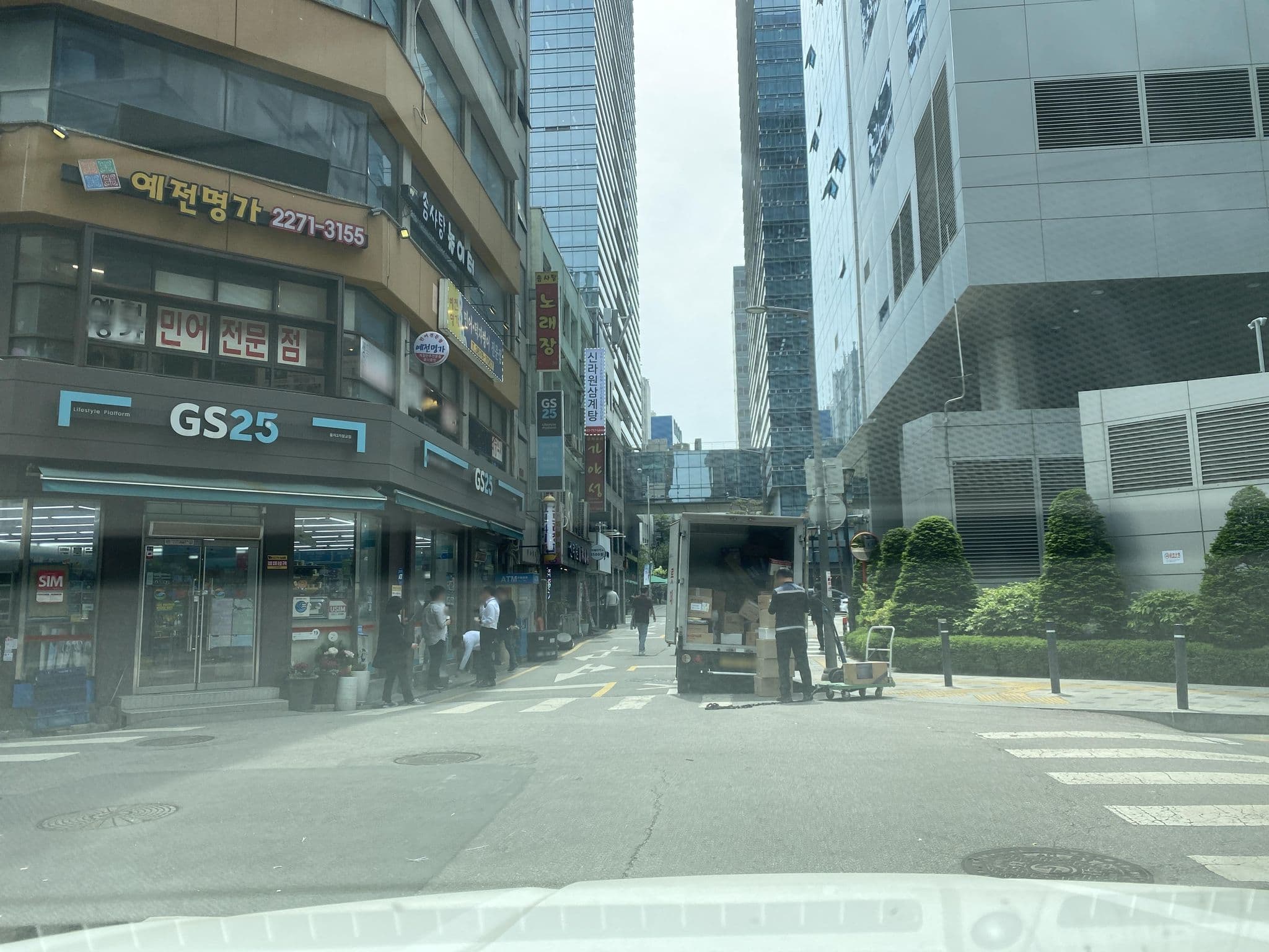 Street view near 24guesthouse Myeongdong-city, Seoul — © eneerhut (CC BY-SA · Mapillary)