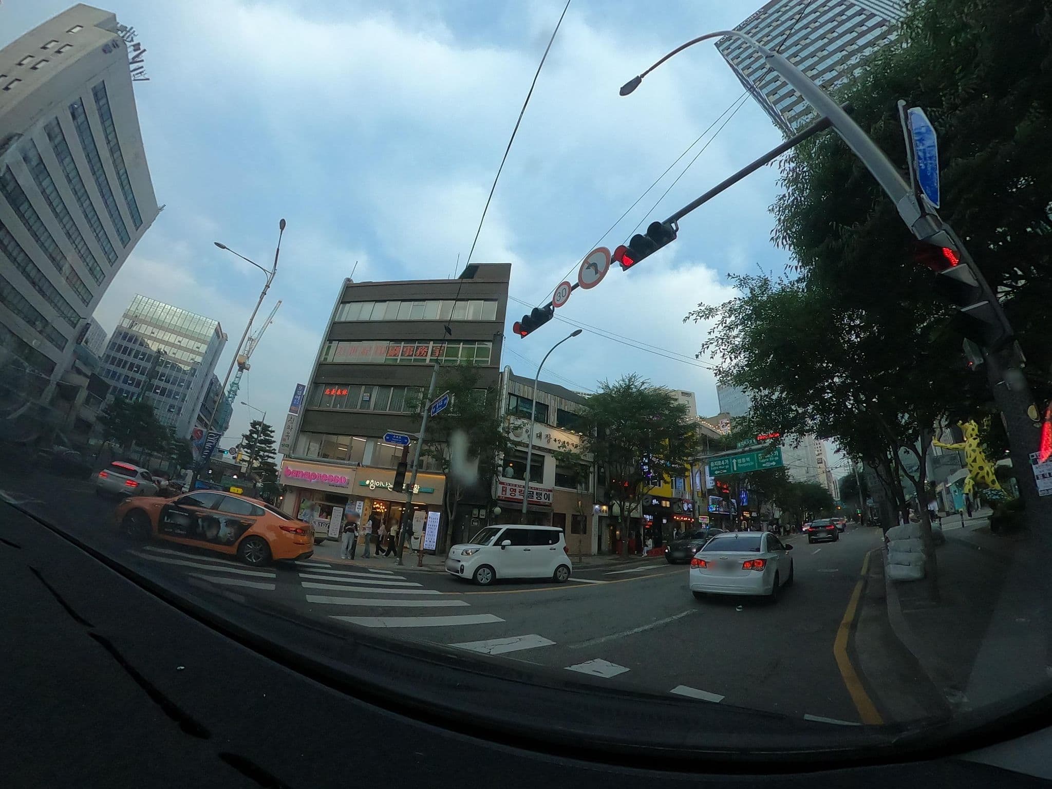 Street view near 여미지펜션, Seoul — © lisbethw1130 (CC BY-SA · Mapillary)