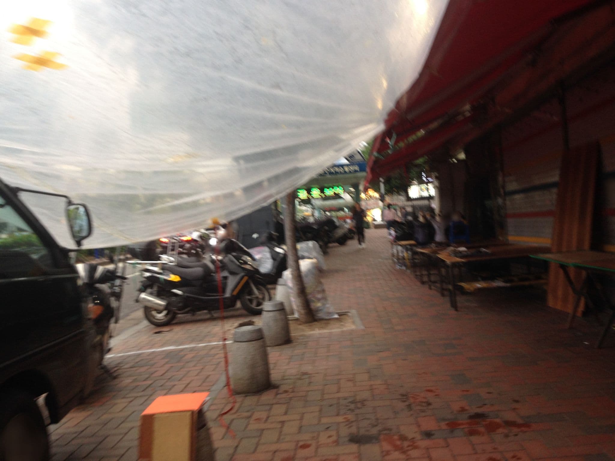 Street view near Cheonggye Haus, Seoul — © scangiano (CC BY-SA · Mapillary)