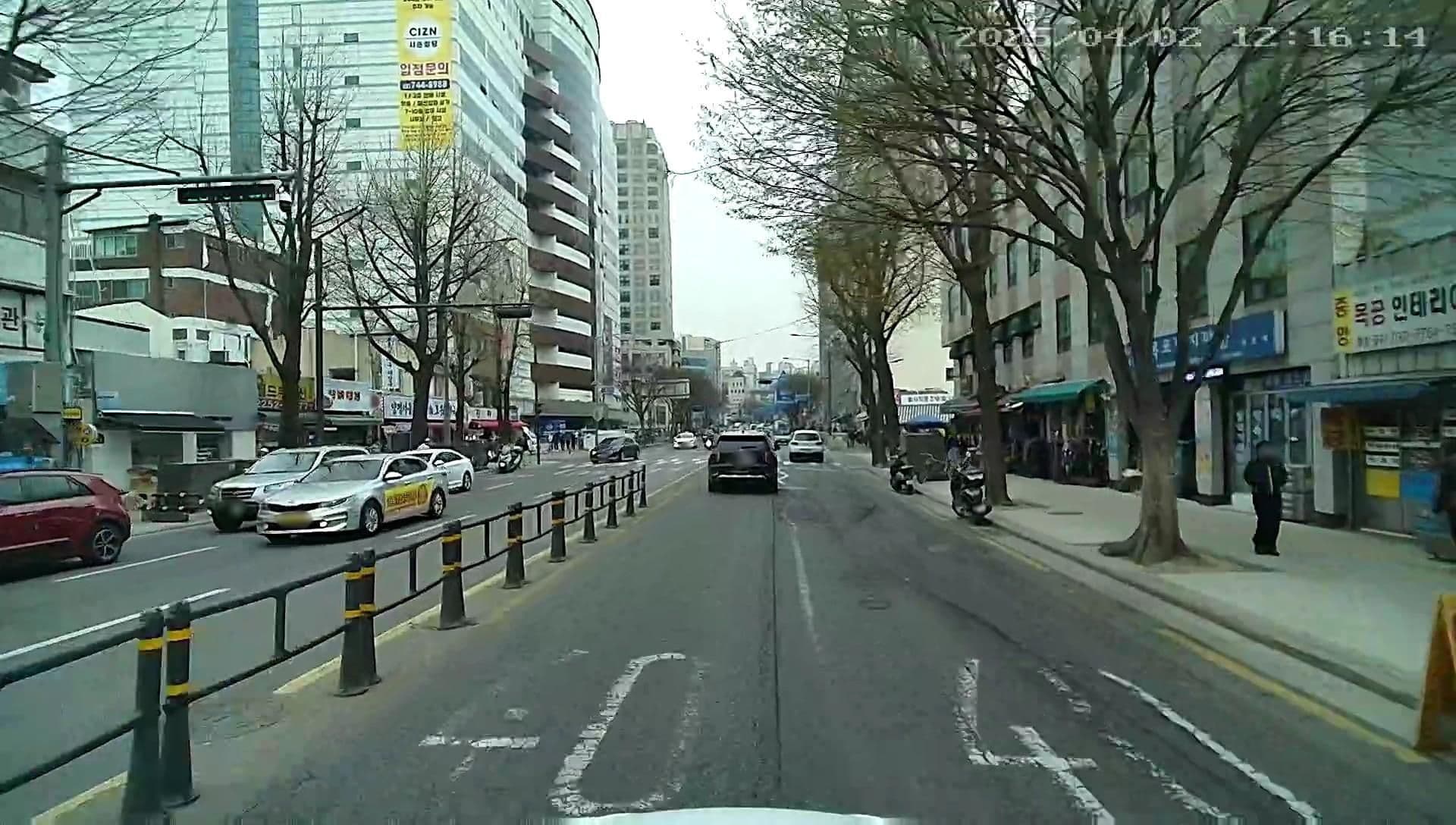Street view near Studio Tong, Seoul — © motov (CC BY-SA · Mapillary)