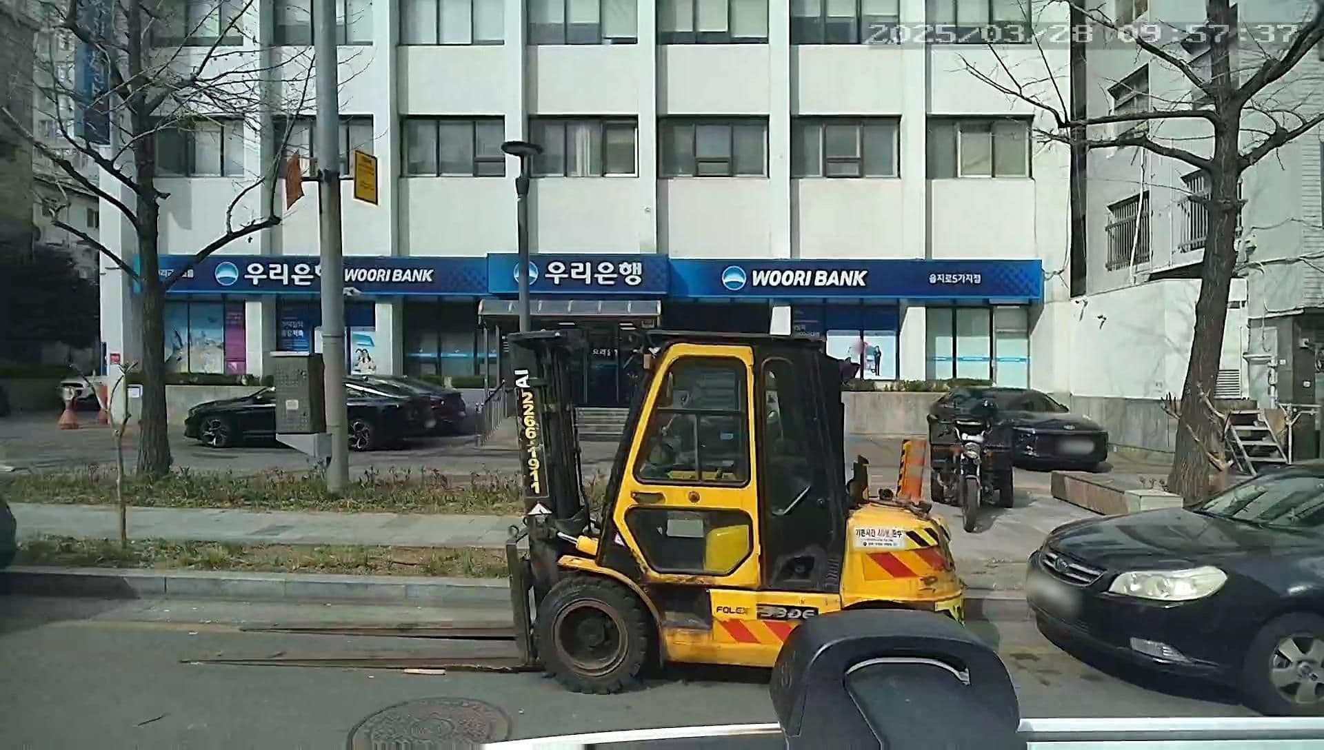 Street view near Ramada Hotel Seoul Dongdaemun, Seoul — © motov (CC BY-SA · Mapillary)