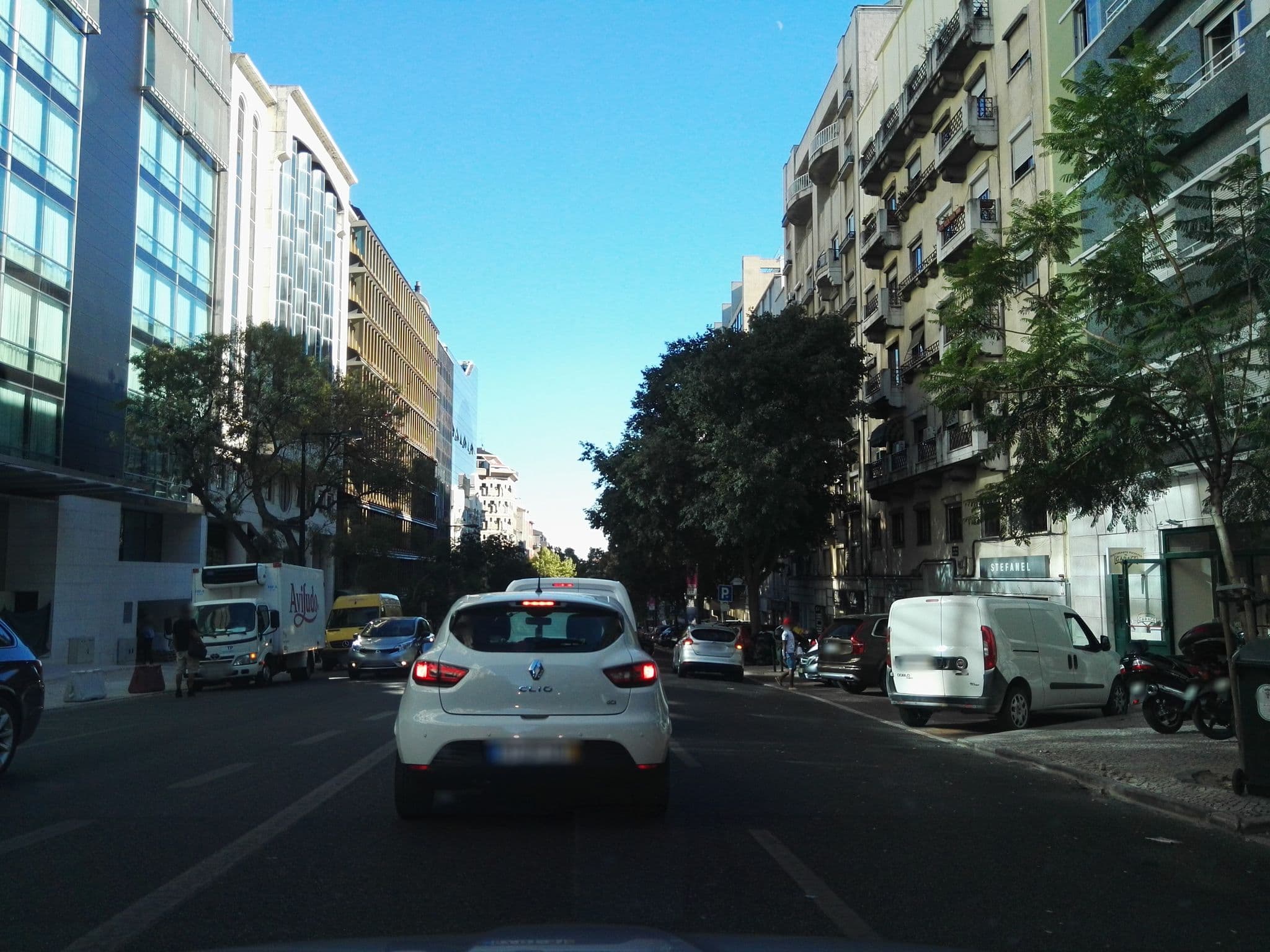 Street view near Diplomático, Lisbon — © filipegraciosa (CC BY-SA · Mapillary)
