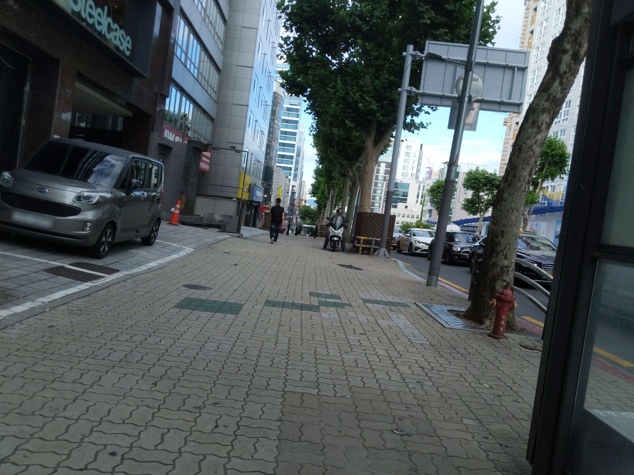 Street view near Hotel Cappucino, Yongsan-dong — © velaia (CC BY-SA · Mapillary)