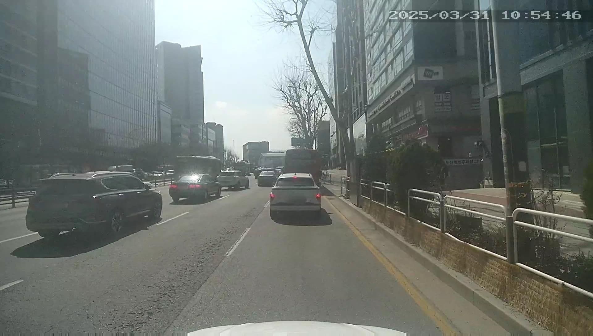 Street view near Hotel Peyto Gangnam, Yongsan-dong — © motov (CC BY-SA · Mapillary)