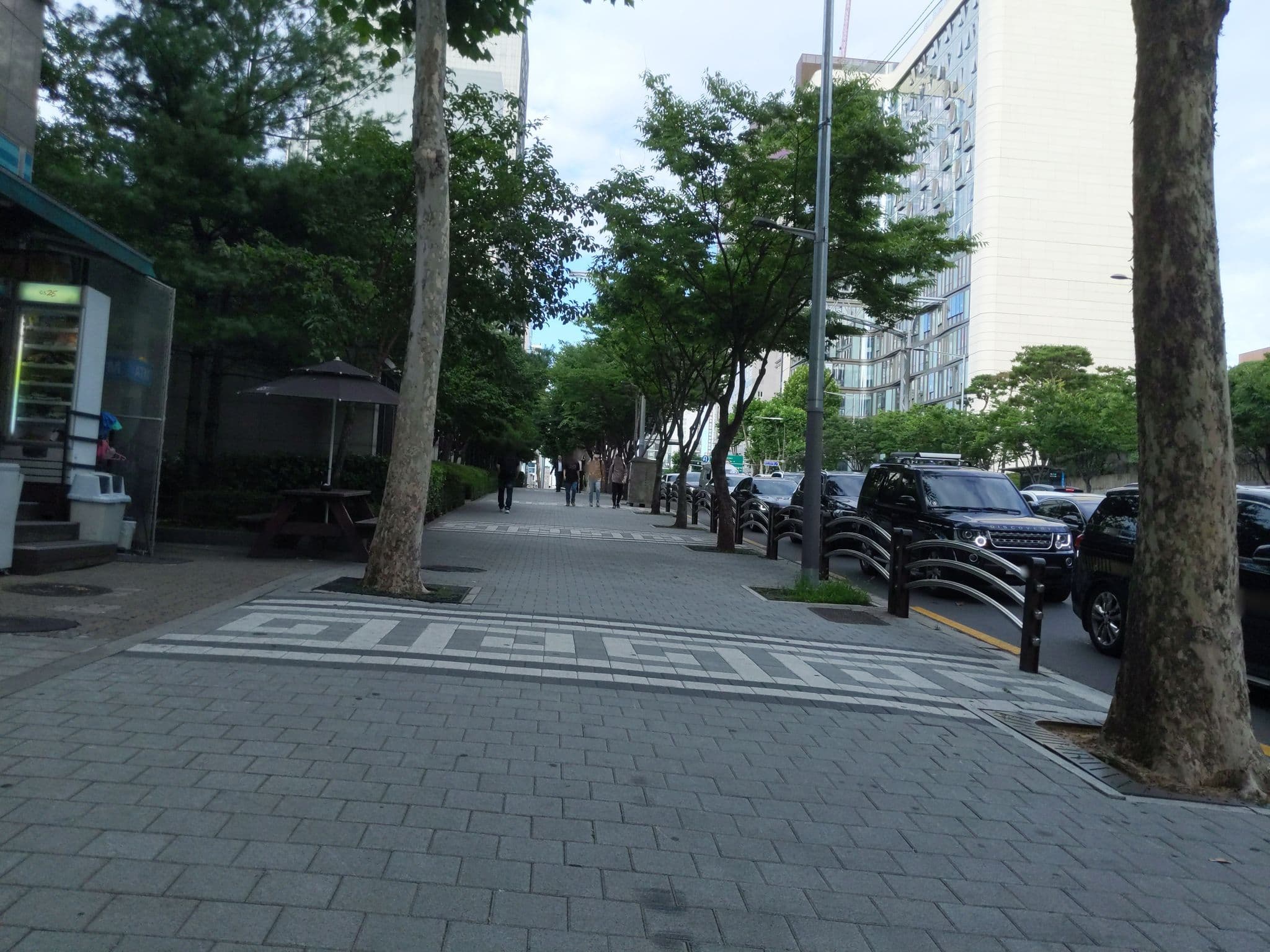 Street view near Gangnam Family Hotel, Yongsan-dong — © velaia (CC BY-SA · Mapillary)