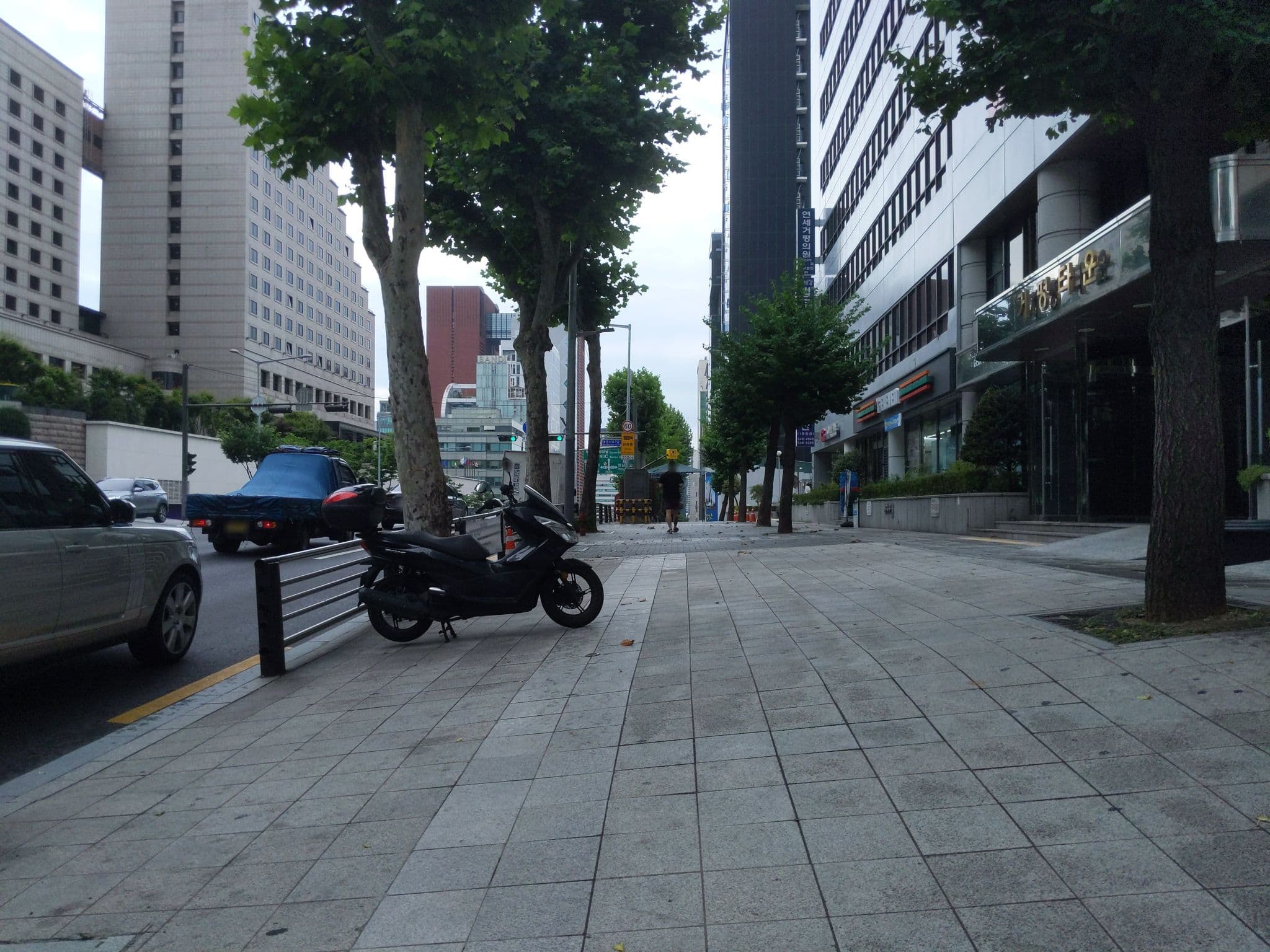 Street view near 노보텔엠버서더 노르망디홀, Yongsan-dong — © velaia (CC BY-SA · Mapillary)