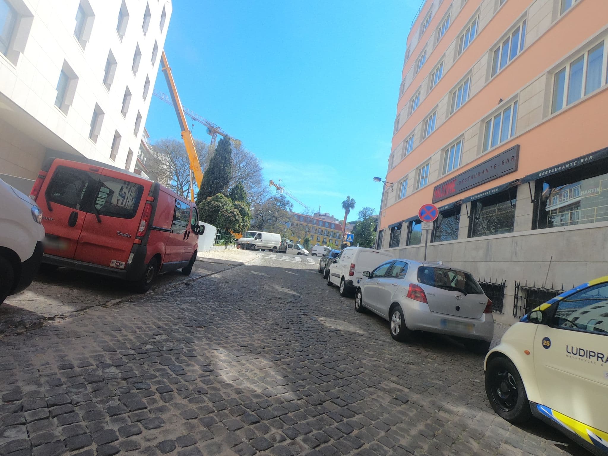 Street view near Maxime Hotel, Principe Real — © filohipo (CC BY-SA · Mapillary)