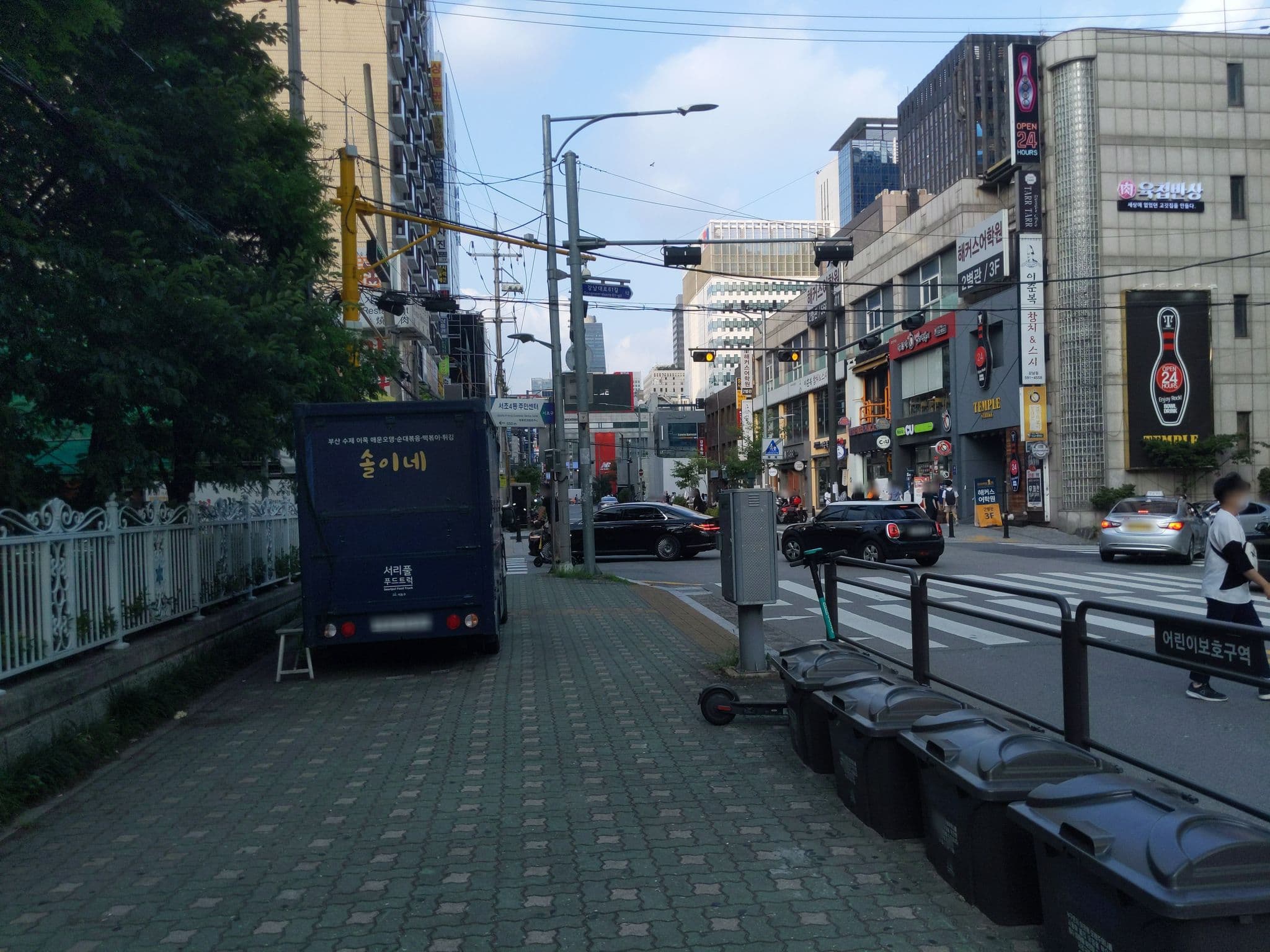 Street view near 엠쉐르빌, Yongsan-dong — © velaia (CC BY-SA · Mapillary)