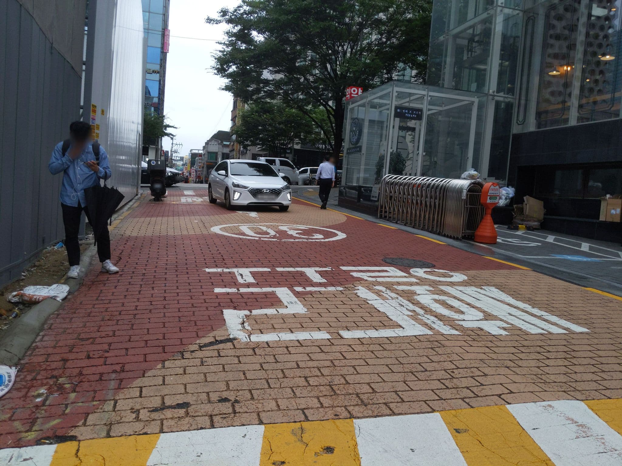 Street view near 갤러리모텔 (Motel Gallery), Yongsan-dong — © velaia (CC BY-SA · Mapillary)