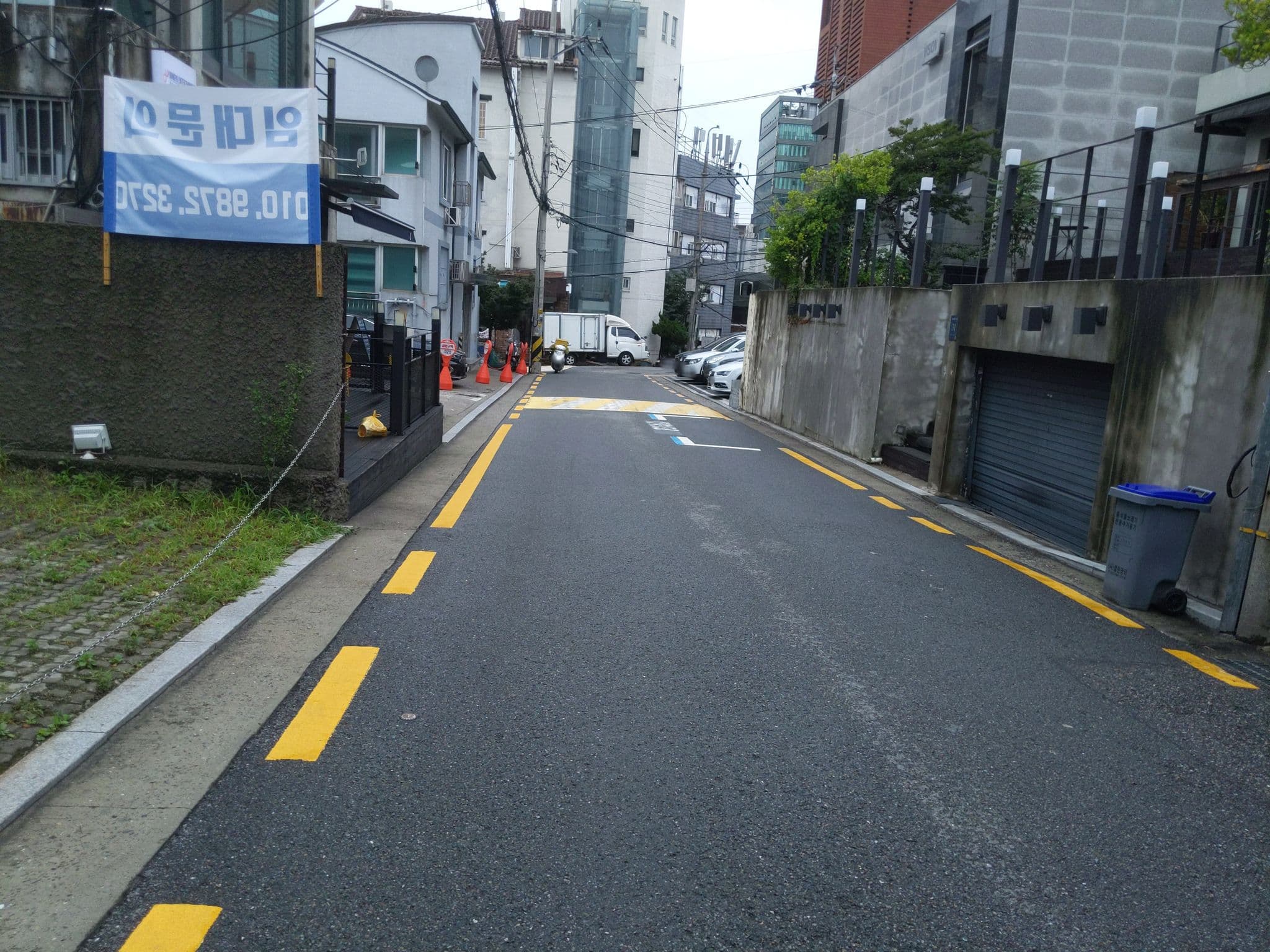 Street view near Big John's Place, Yongsan-dong — © velaia (CC BY-SA · Mapillary)