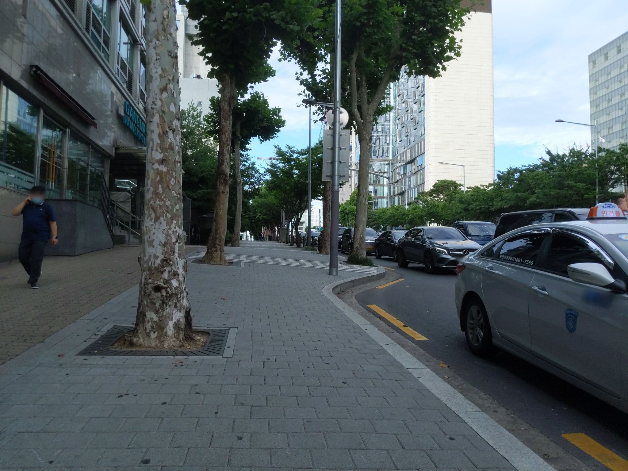 Street view near 도미 인 서울 서비스 레지던스, Yongsan-dong — © velaia (CC BY-SA · Mapillary)