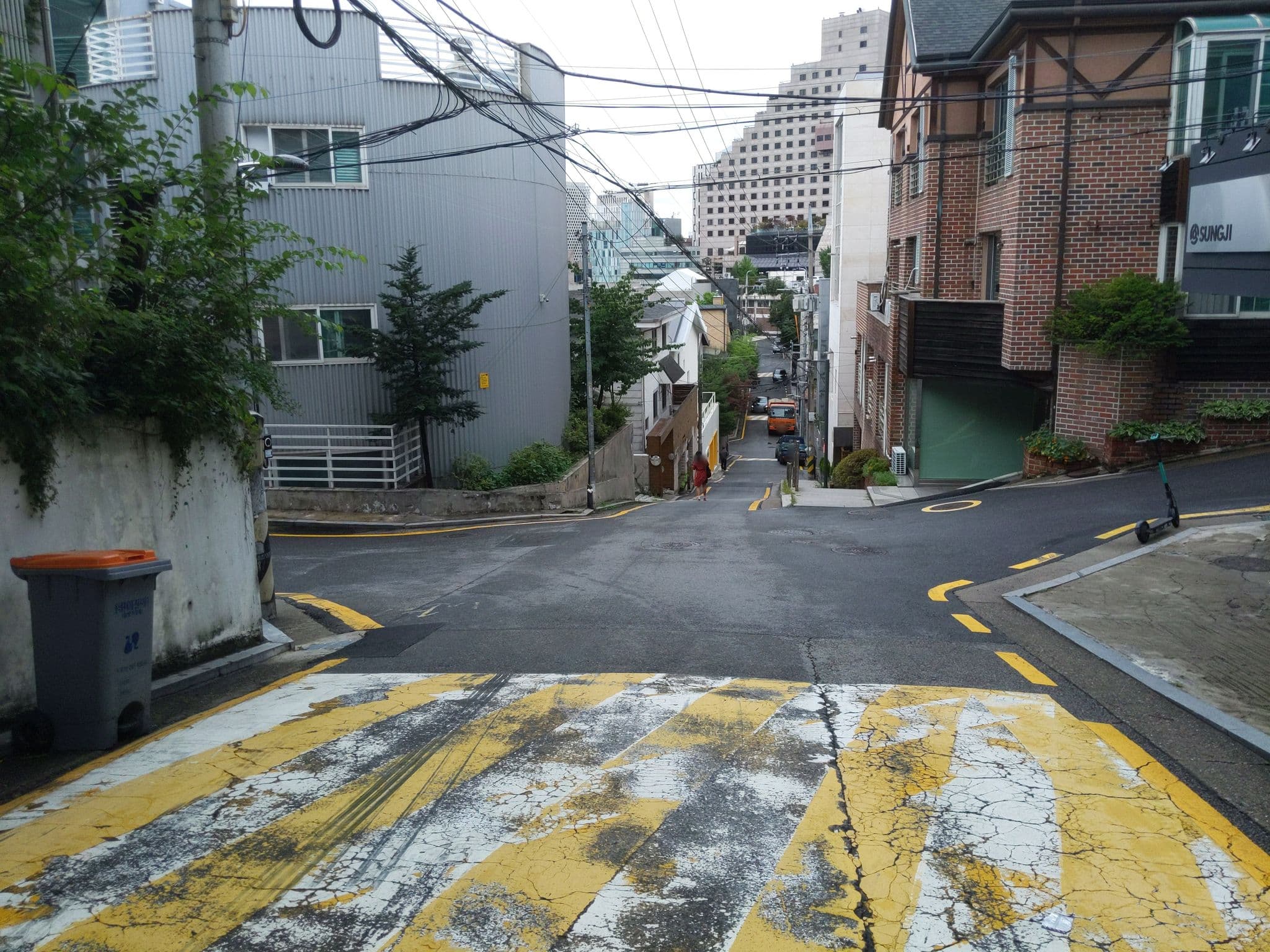 Street view near 리츠칼튼델리, Yongsan-dong — © velaia (CC BY-SA · Mapillary)