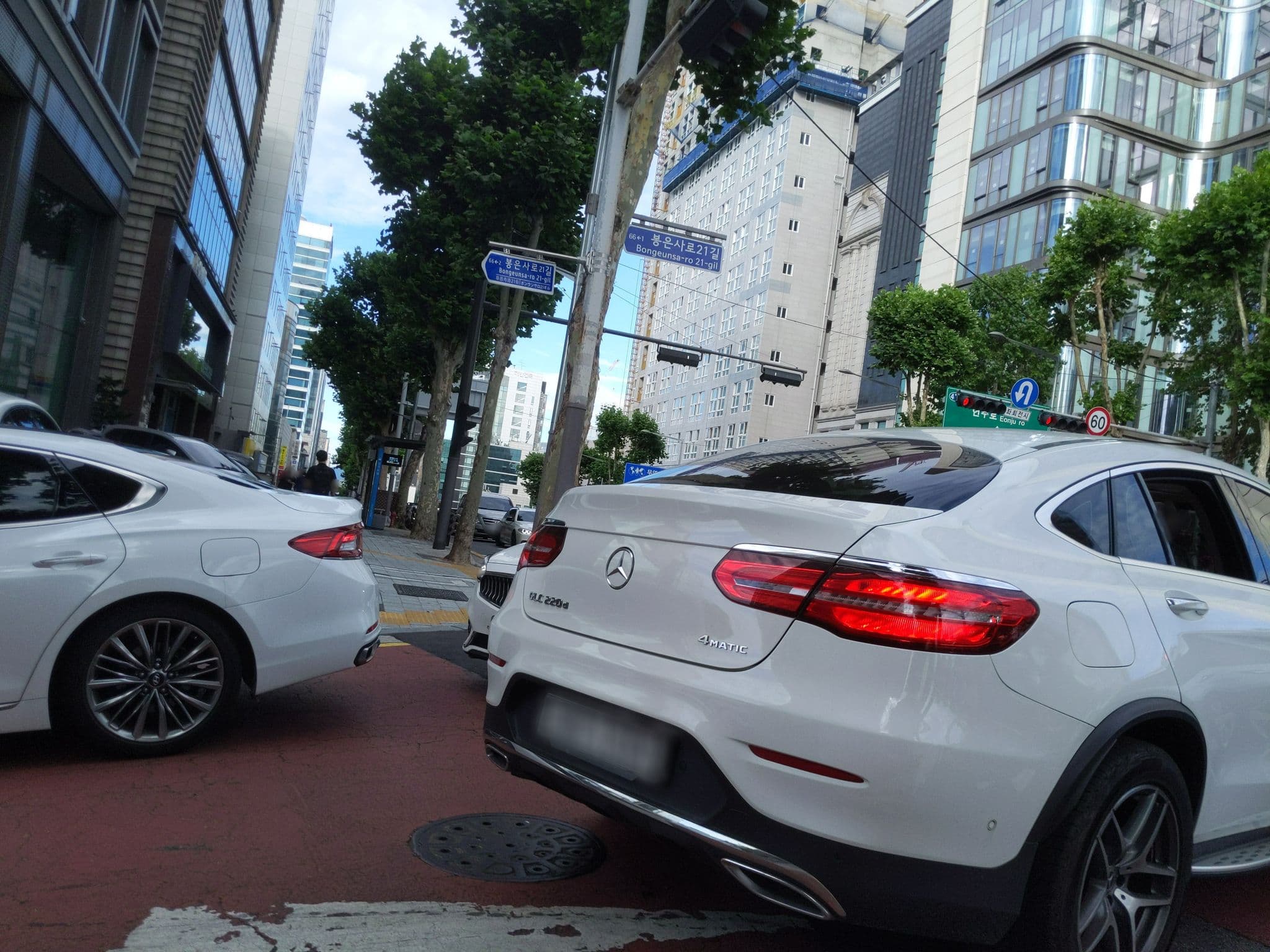 Street view near 호텔 카푸치노, Yongsan-dong — © velaia (CC BY-SA · Mapillary)