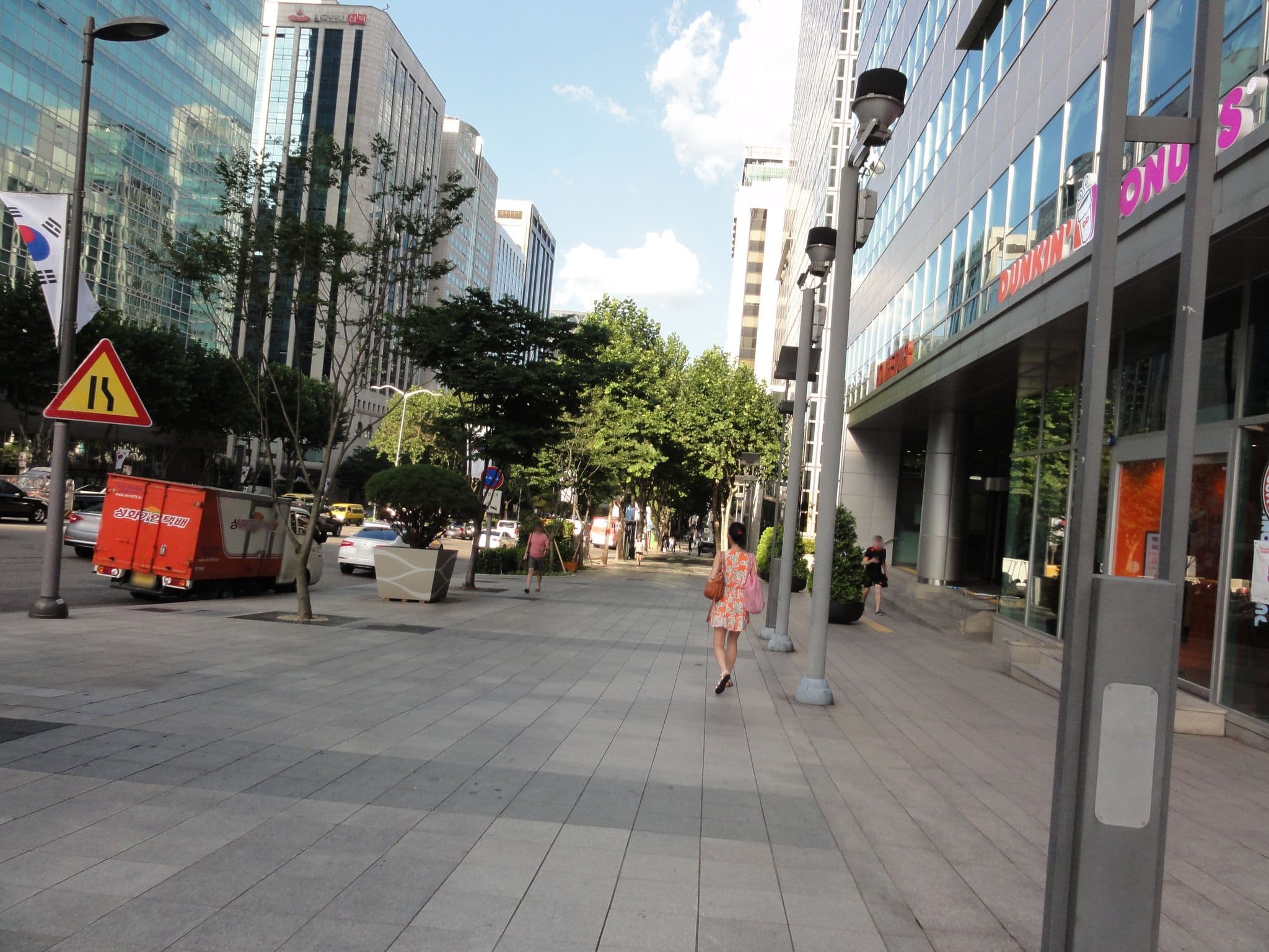 Street view near 역삼 아르누보 씨티 I, Yongsan-dong — © smathermather (CC BY-SA · Mapillary)
