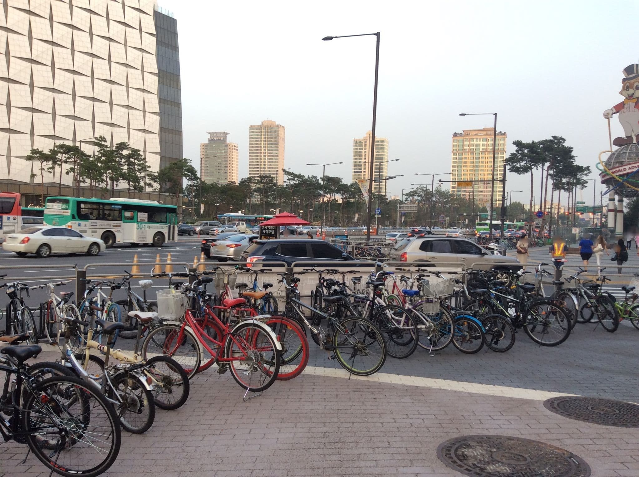 Street view near 호텔시그니엘 76층 연회장 스튜디오 4, Seongnam-si — © mcdlee (CC BY-SA · Mapillary)