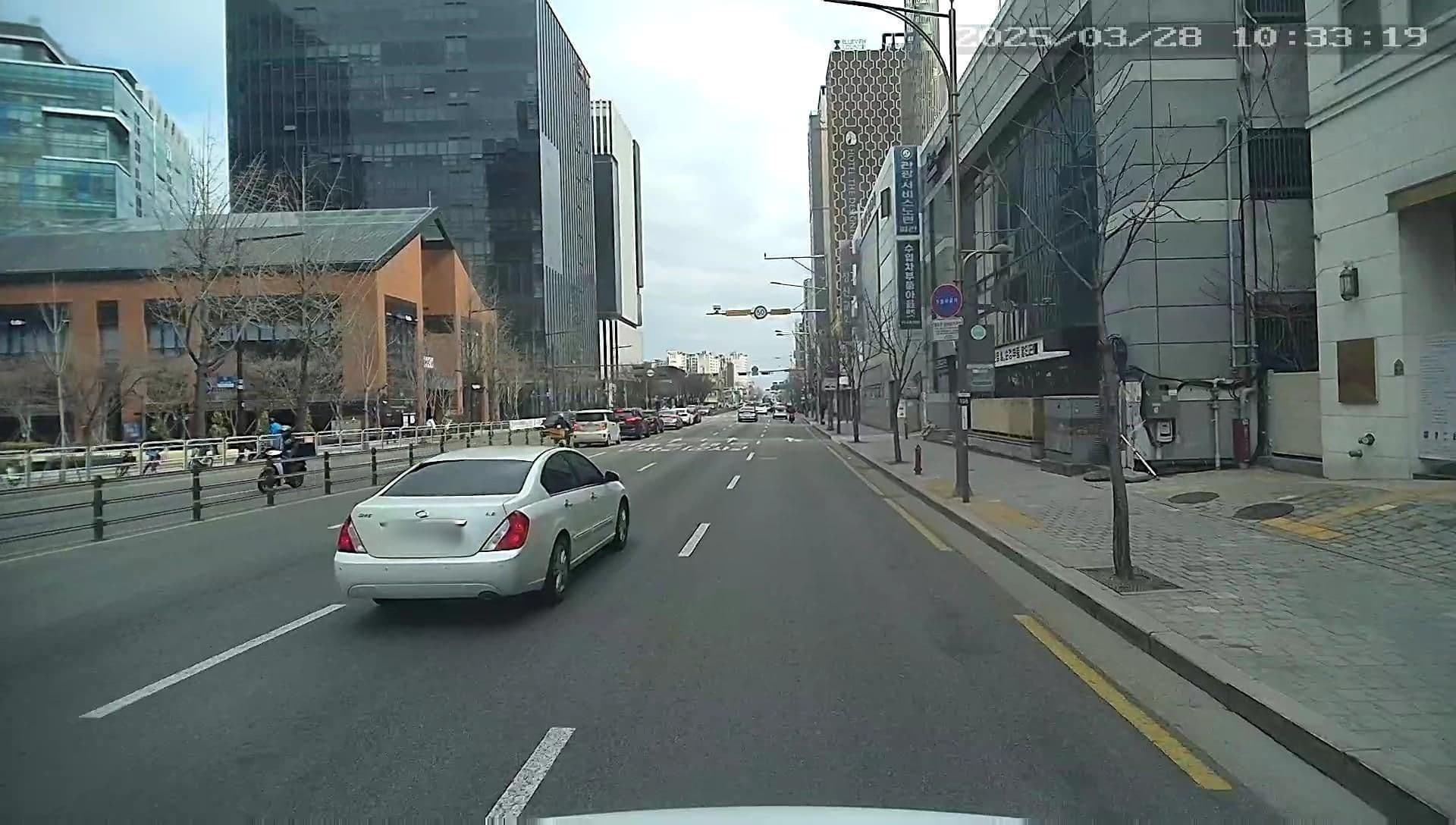 Street view near H Avenue, Yongsan-dong — © motov (CC BY-SA · Mapillary)