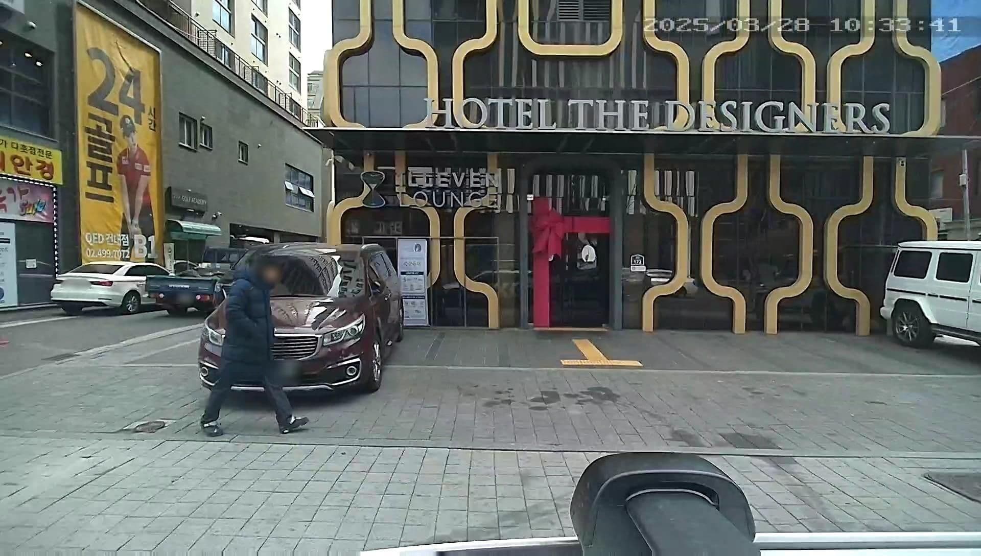 Street view near Hotel The Designers, Yongsan-dong — © motov (CC BY-SA · Mapillary)