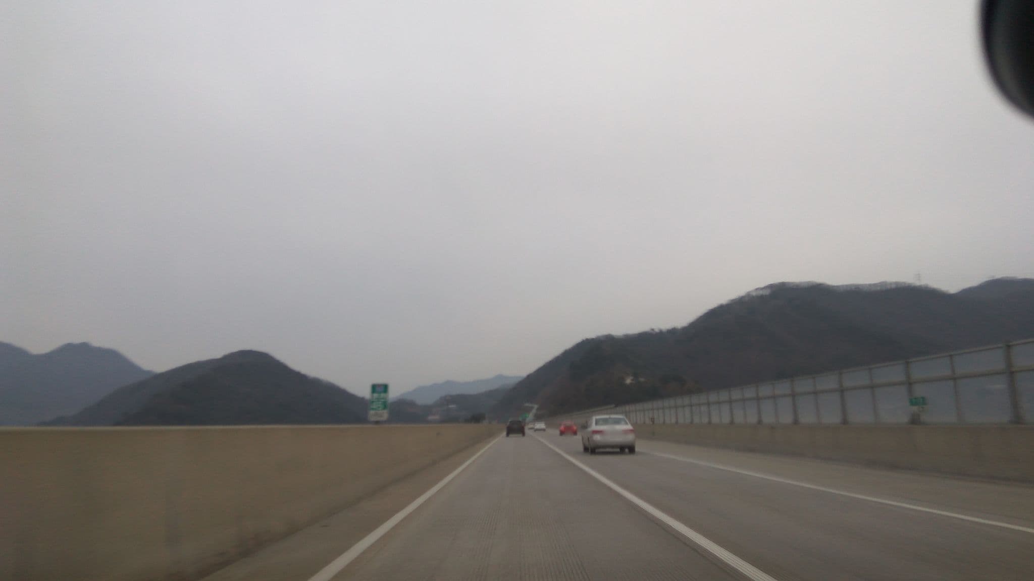 Street view near 서울영동교회 수양관, Hwado — © eneerhut (CC BY-SA · Mapillary)